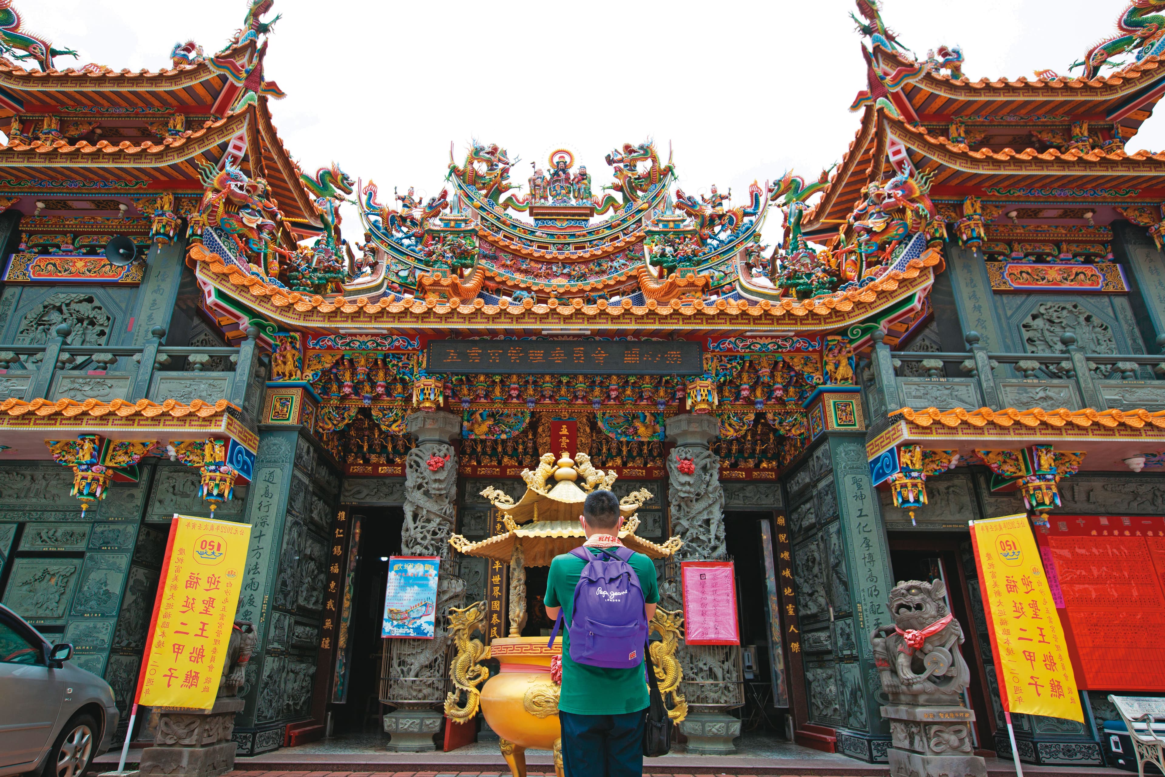 白沙屯五雲宮位於苗栗通霄,殿內供奉七大巡王爺。