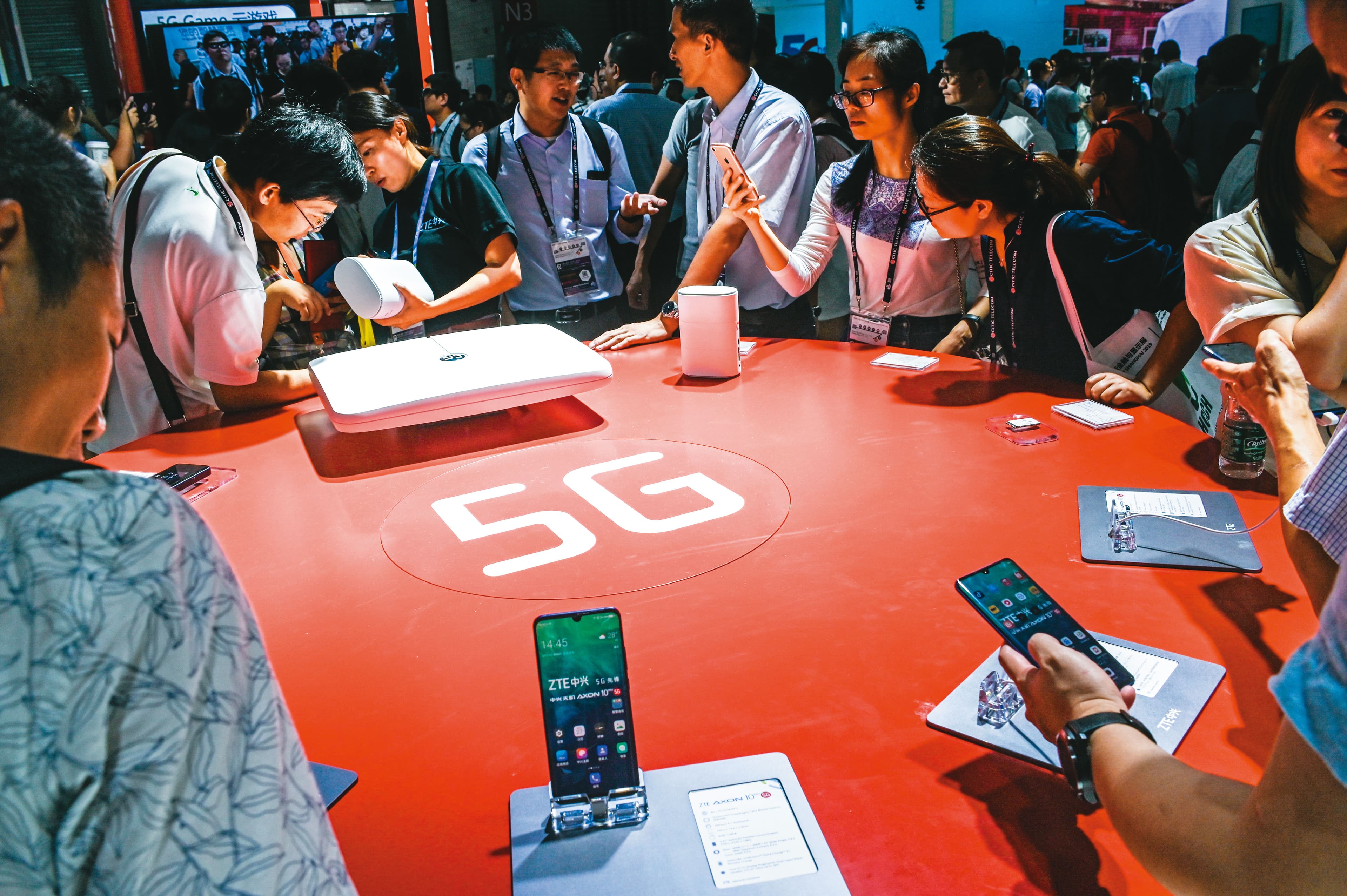 小米、OPPO、vivo等中國手機品牌都在大砍單,今年以來已下砍1億支。(東方IC)