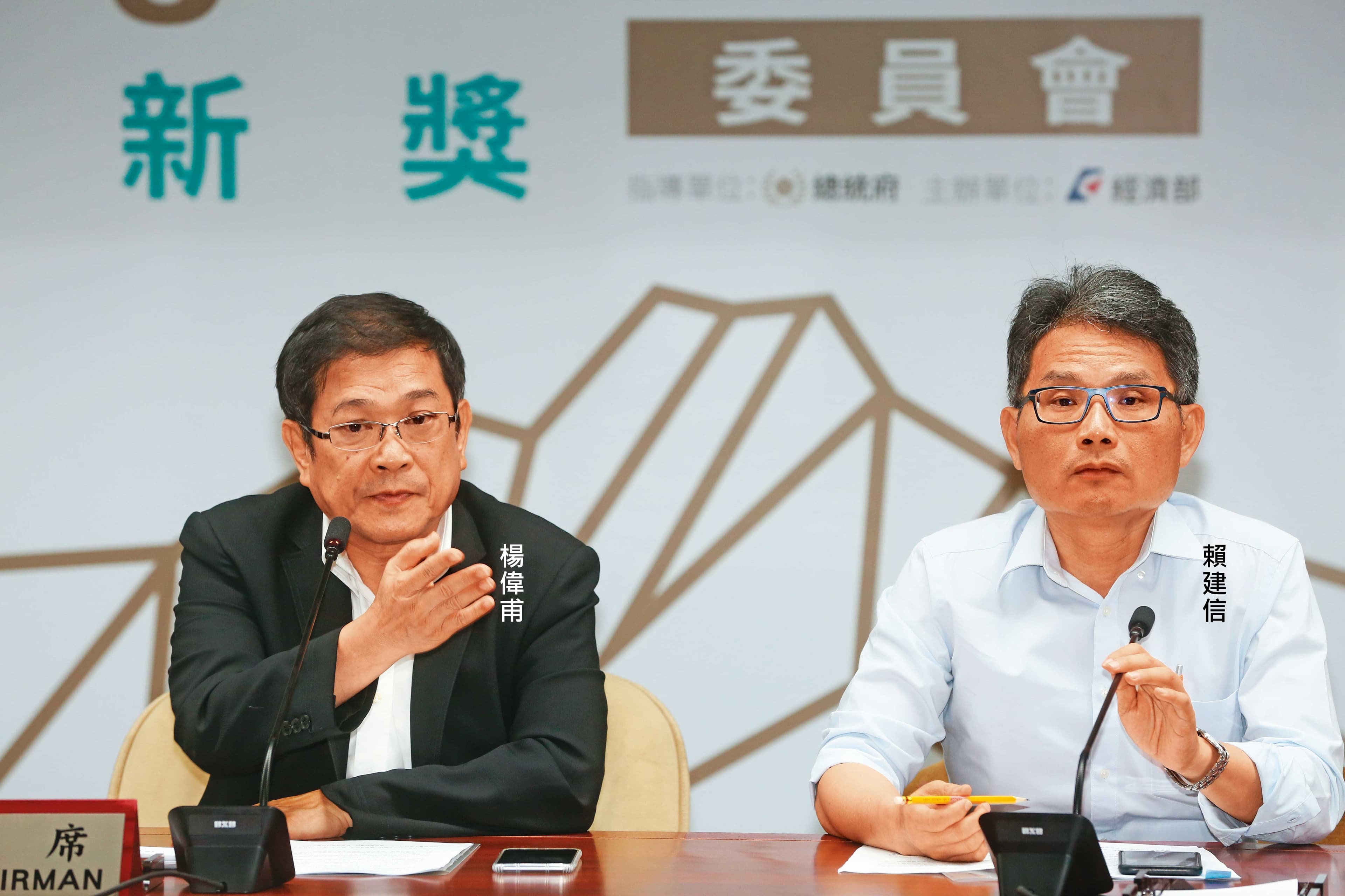 黃信融自稱舅舅是前經濟部次長楊偉甫,賴建信因楊的提攜,仕途順遂。
