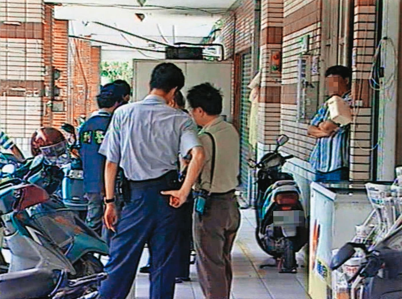 警方訪查附近鄰居後得知,吳家人疑集體中邪近1個月。(東森新聞提供)