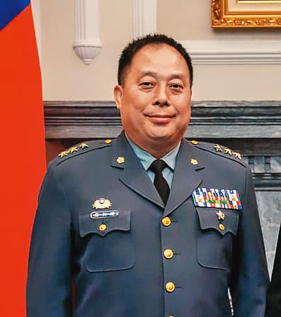 徐衍璞是首位具有原住民血統的陸軍司令,他治軍嚴謹,對無人機採購案極為重視,不容標案出包。(總統府提供)