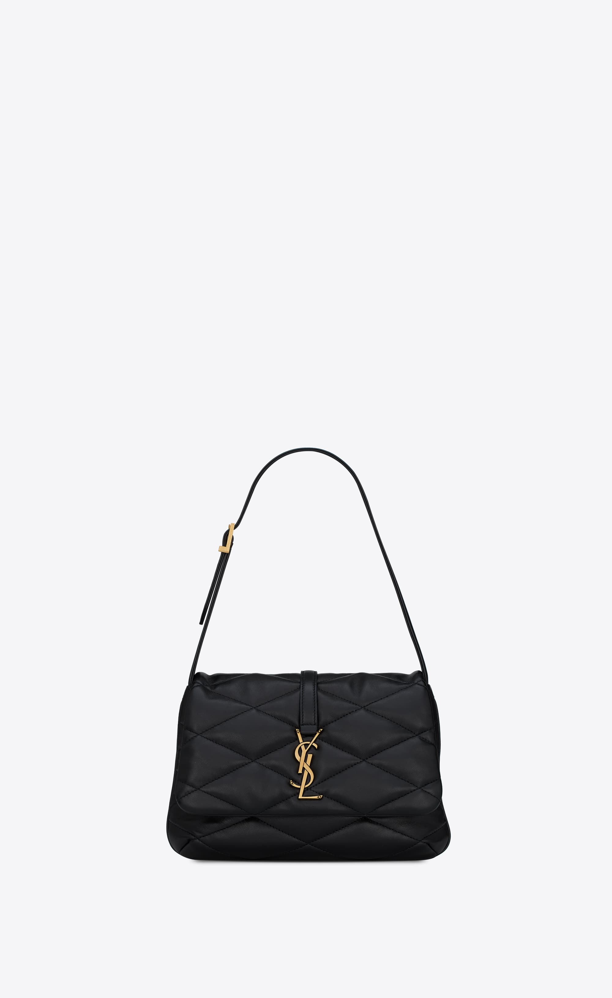 LE 57黑色蓬鬆絎縫小羊皮腋下包。NT$83,050(SAINT LAURENT提供)