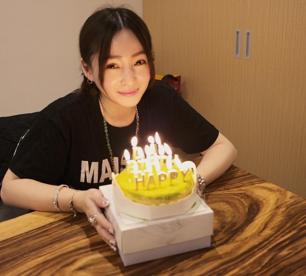 照片曝光後,網友們紛紛驚訝表示「姊妹倆長好像!」(翻攝自張韶涵臉書)