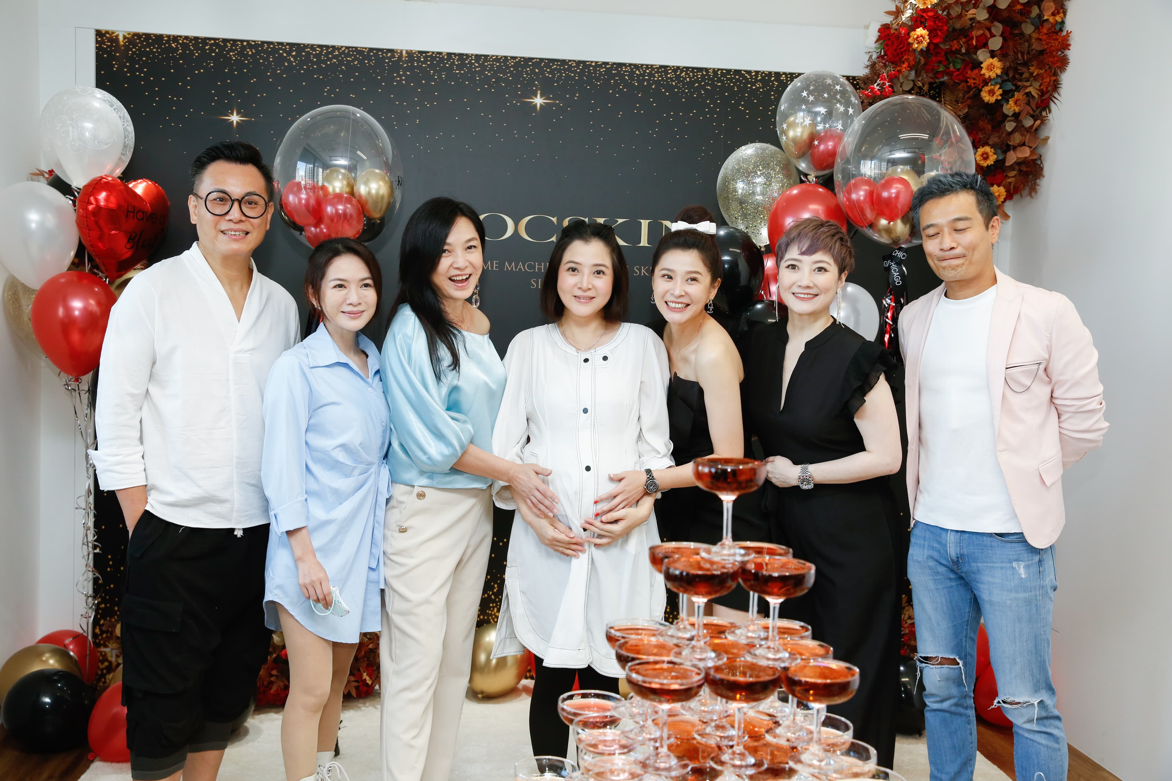 李燕自創品牌喬遷酒會有不少星友站台。(左起 、陳霆、星卉、張鳳書、李亮瑾、李燕、劉沛緹、林佑星)