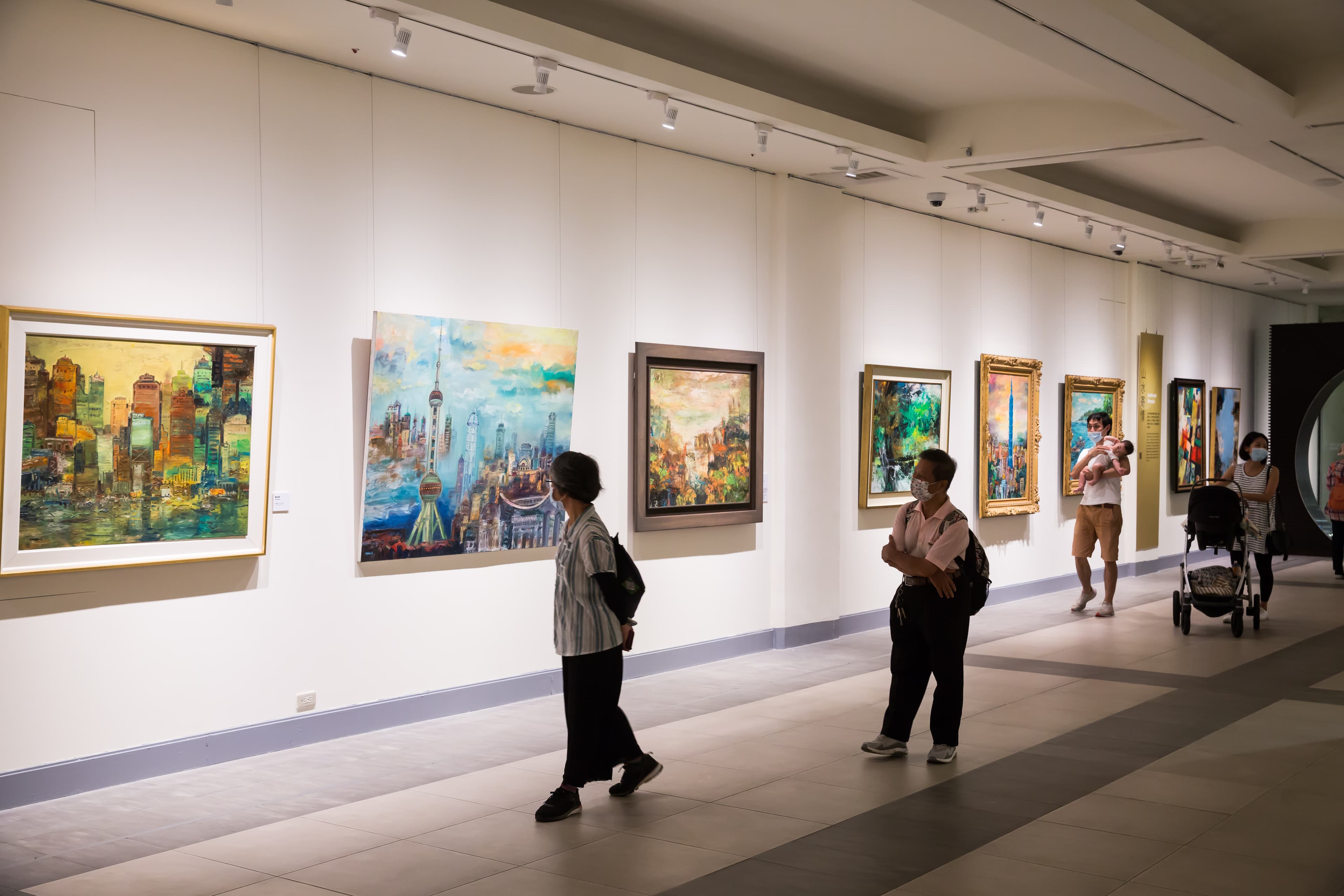 「宇宙.微觀—侯翠杏創作回顧展」於6月底,在國父紀念館中山國家畫廊展出,展期至8月7日。