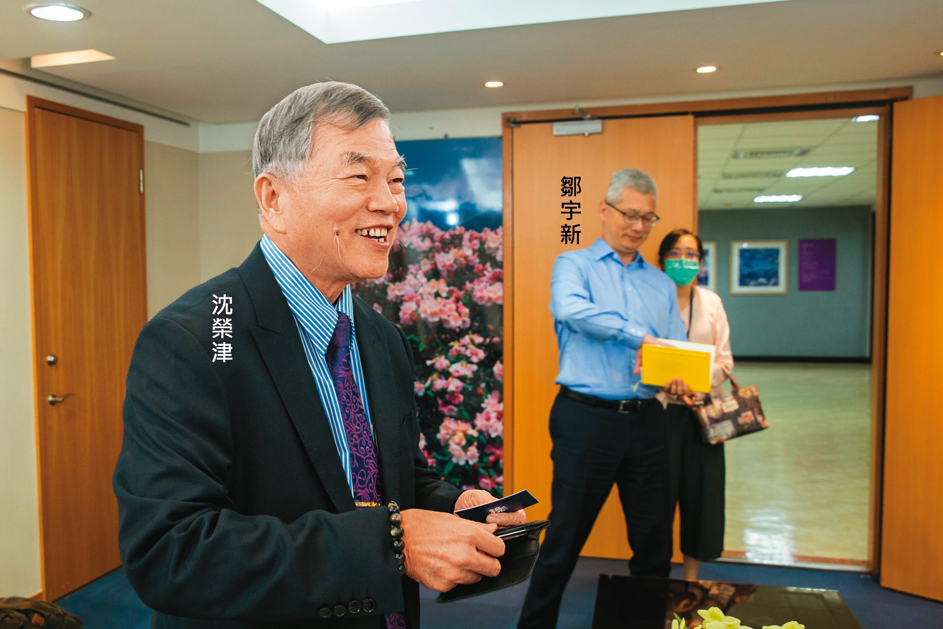 鄒宇新是沈榮津重要幕僚,沈的重要談參、簡報都出自他手,2020年9月沈接受本刊專訪,他也在一旁張羅大小事。(資料照片)