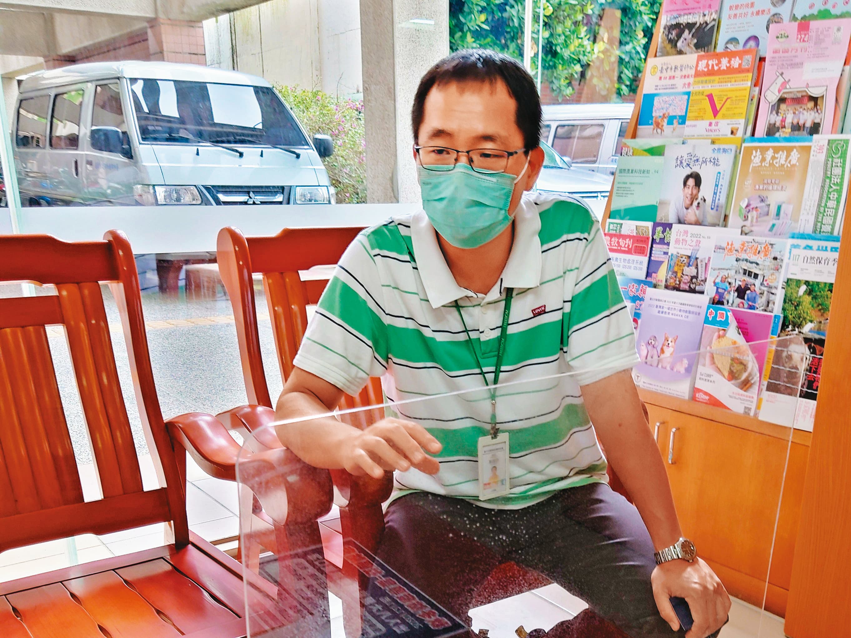 台中市動保處組長陳南居(圖)指出,販售寵物偽劣藥最重可判刑5年。