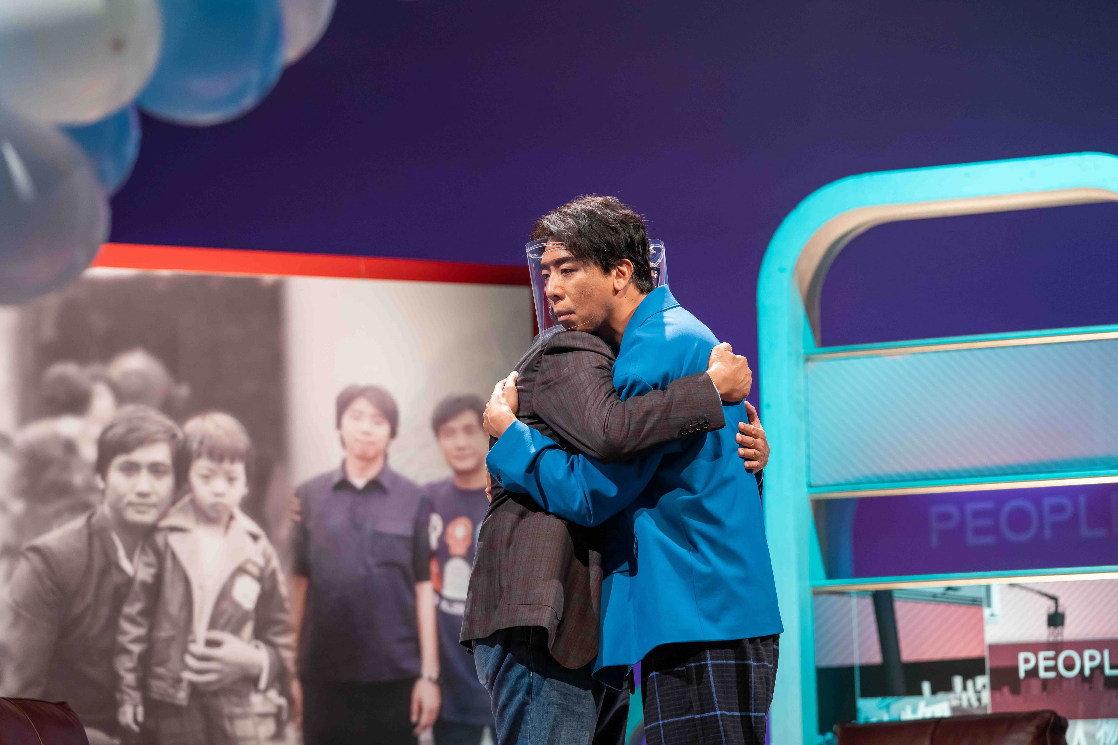 梁修身、梁赫群父子在節目中大擁抱。(TVBS提供)