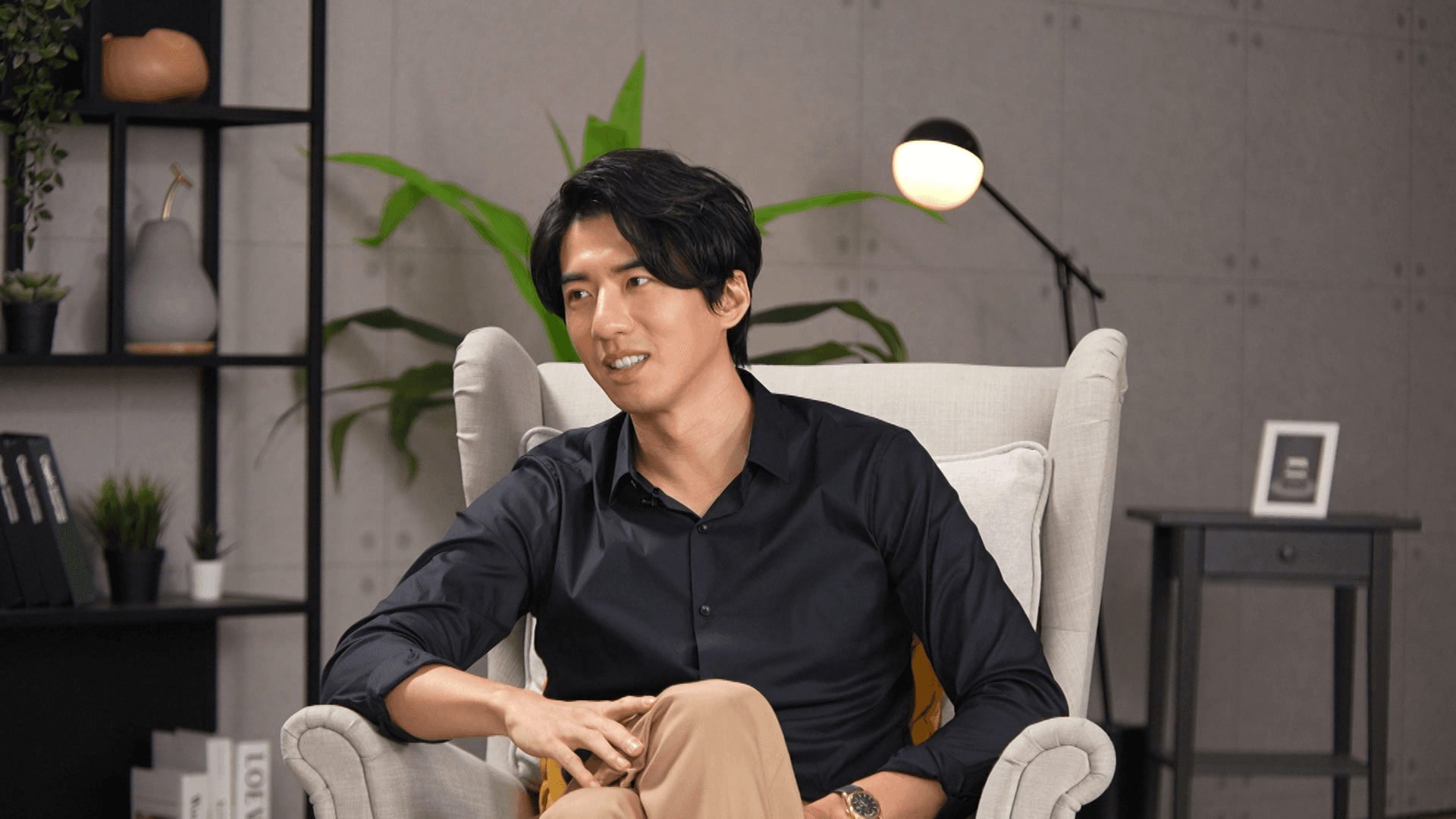 傅孟柏接受專訪分享星路歷程。(鏡新聞提供)