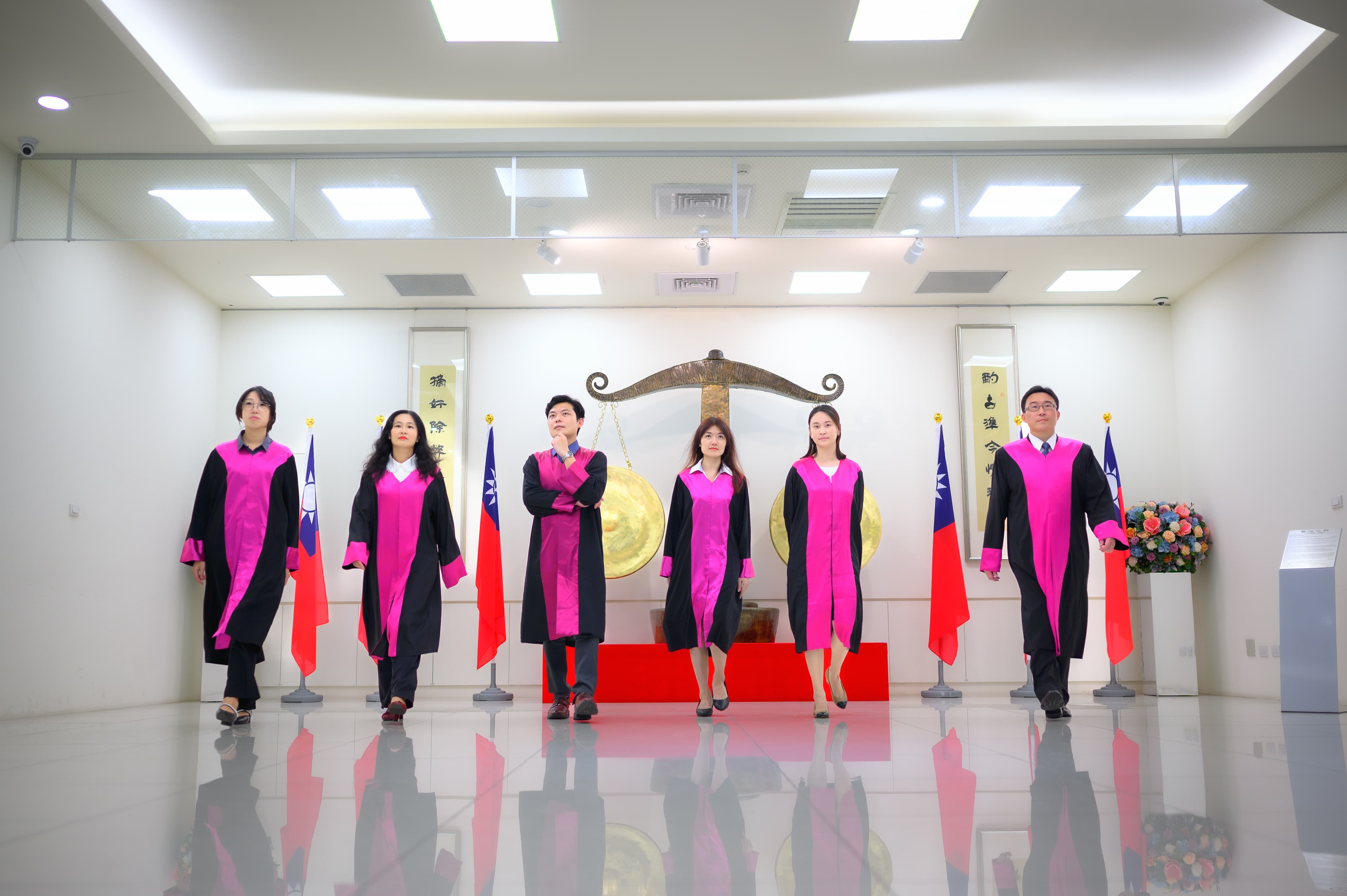 邢泰釗下令全國檢察官嚴正執法,將藉由警察機關1057所派出所及60處調查局處站,佈建1萬枚以上地雷,經由「全民檢舉 處處地雷」等情資,嚴厲查察不法賄選。(最高檢提供)