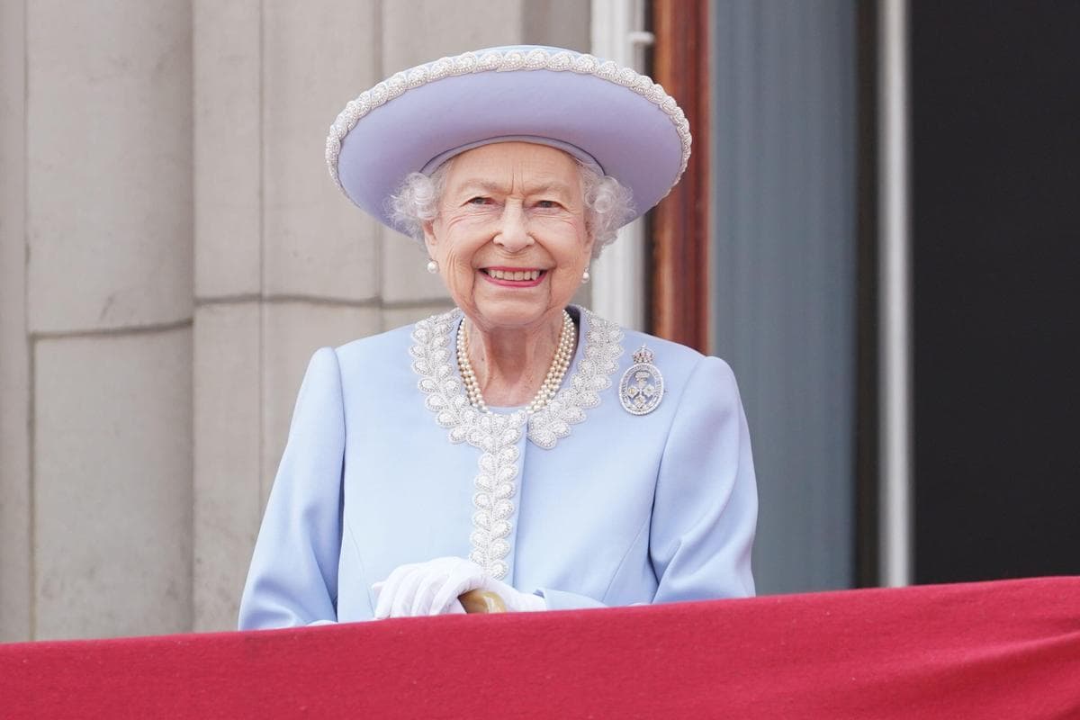英國女王6月出席白金禧年活動時,氣色還非常好。(翻攝The Royal Family)