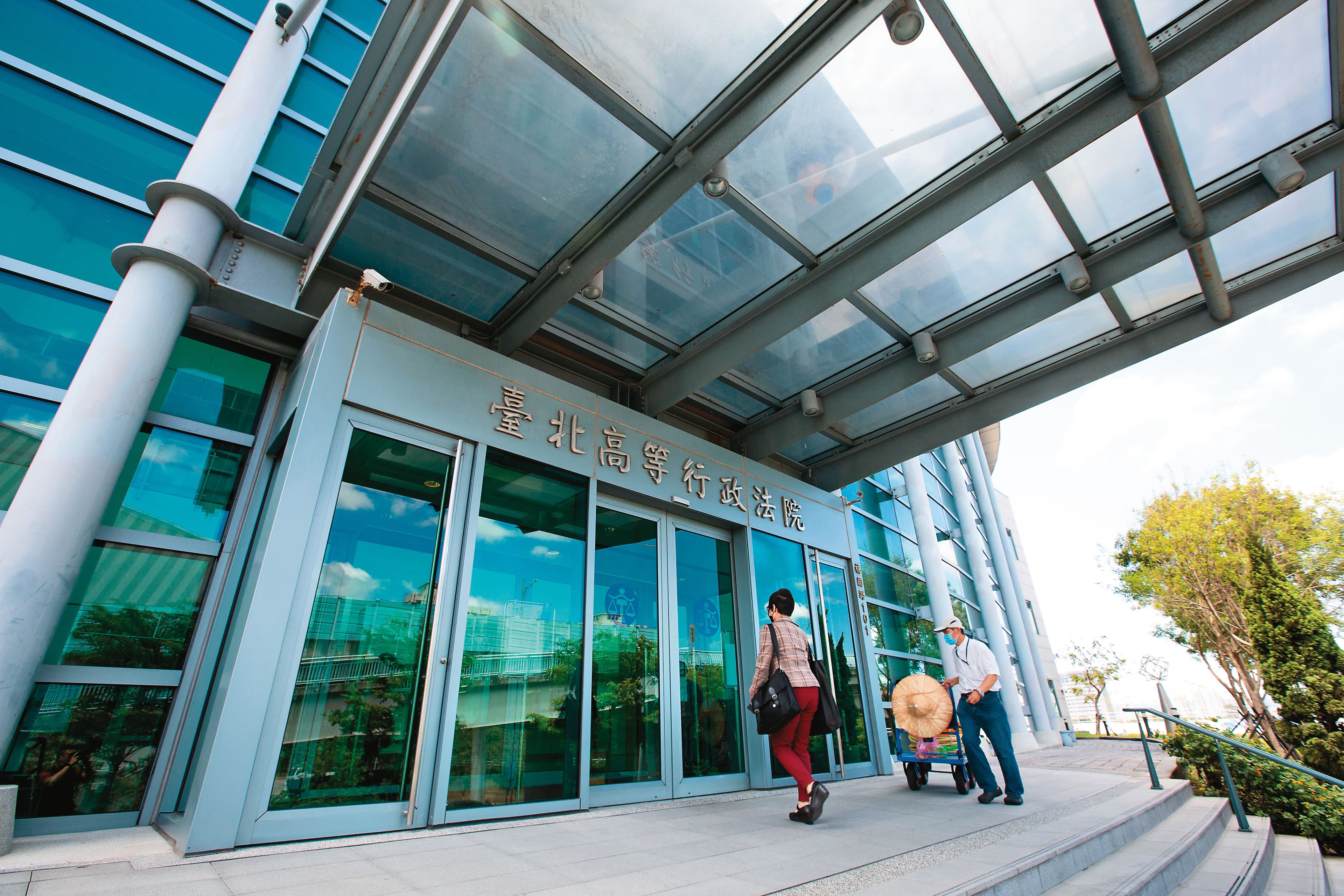 林姓教練遭停聘後怒告學校,但高等行政法院(圖)判他敗訴。