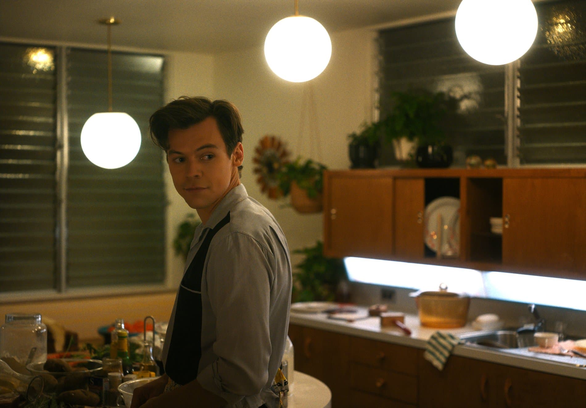 男主角哈利史泰爾斯不只單曲〈As It Was〉創下14週稱霸排行榜冠軍,主演電影也成為全美週末票房冠軍,再次寫下新紀錄。(華納兄弟提供)