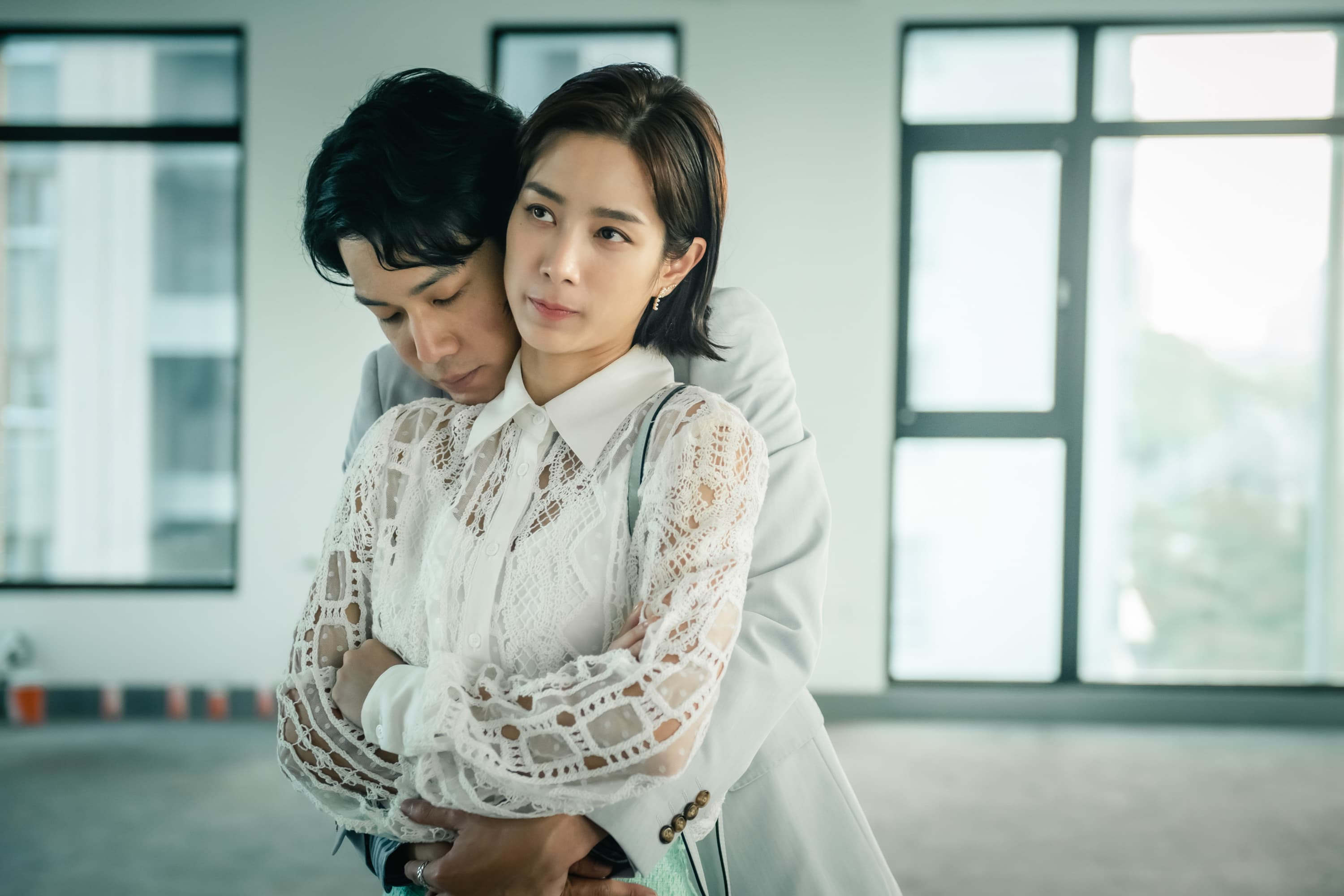 Netflix華語懸疑劇《她和她的她》温貞菱約會薛仕凌卻陷數位性暴力。(Netflix提供)