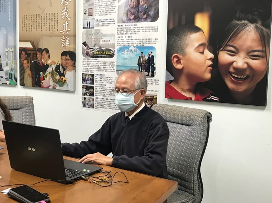 慈濟骨髓幹細胞中心楊國梁主任藉講師認證機會感恩全台志工。(慈濟基金會提供)