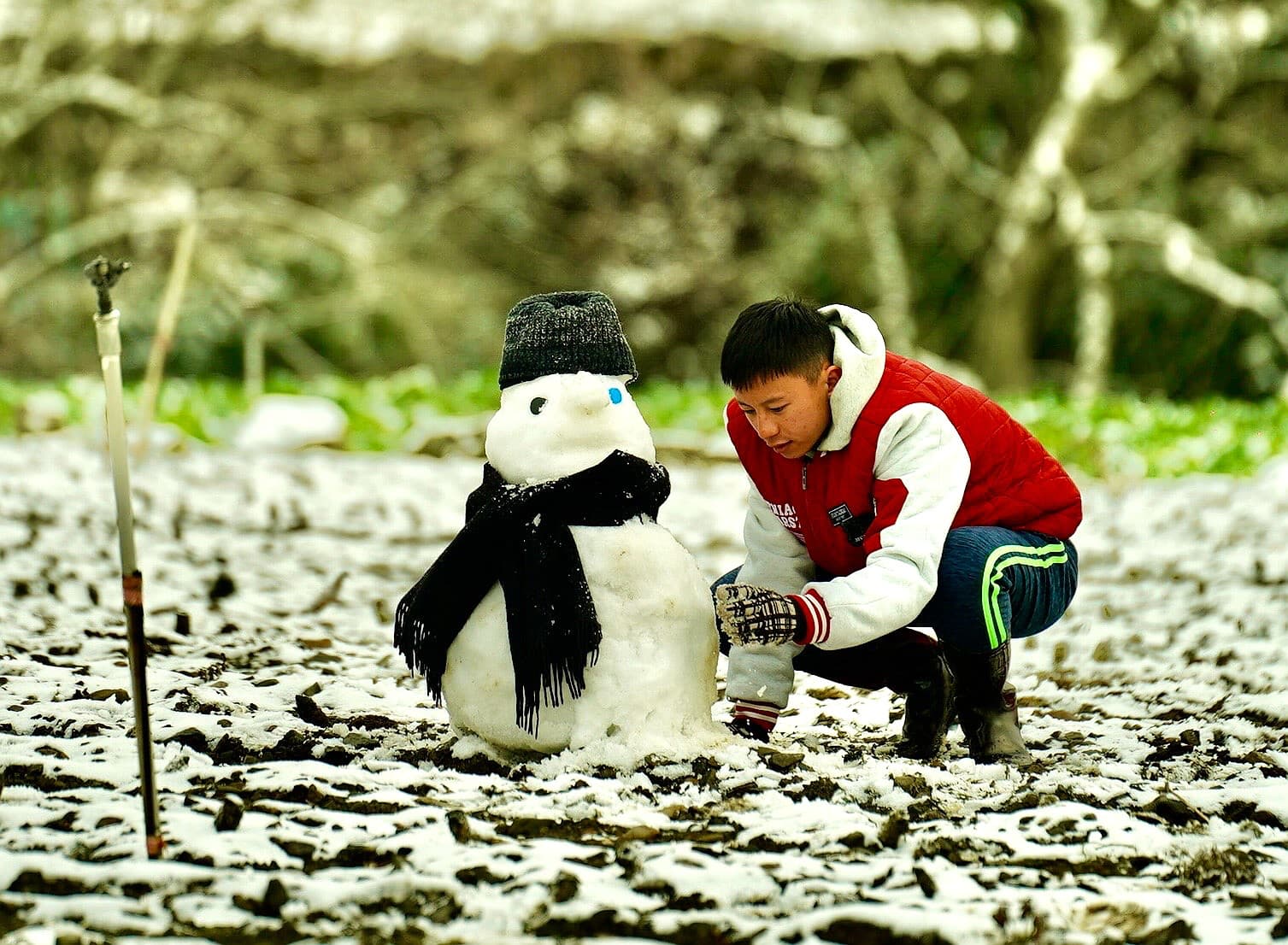 《哈勇家》拍攝期間巧遇天降瑞雪,電影畫面在雪花的加持下更增添氣氛。(海鵬提供)
