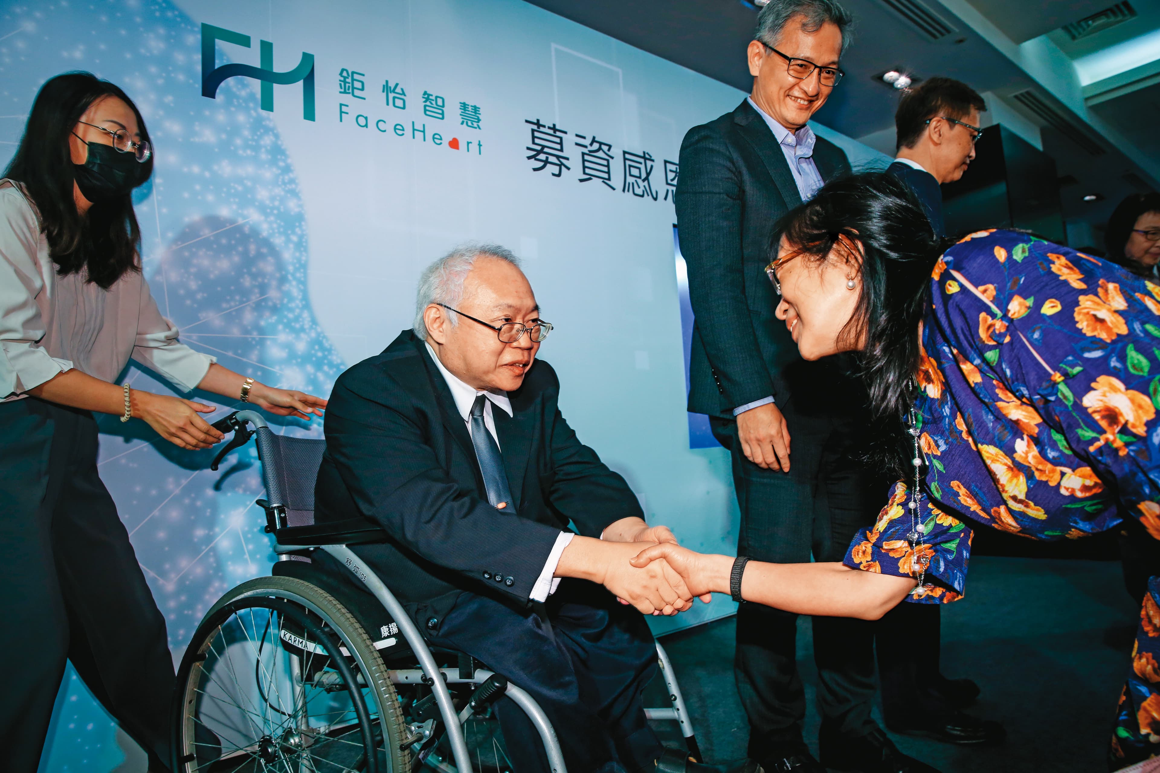陽明交大教授吳炳飛創業4年有成,吸引產官學大咖出席挺鉅怡智慧。