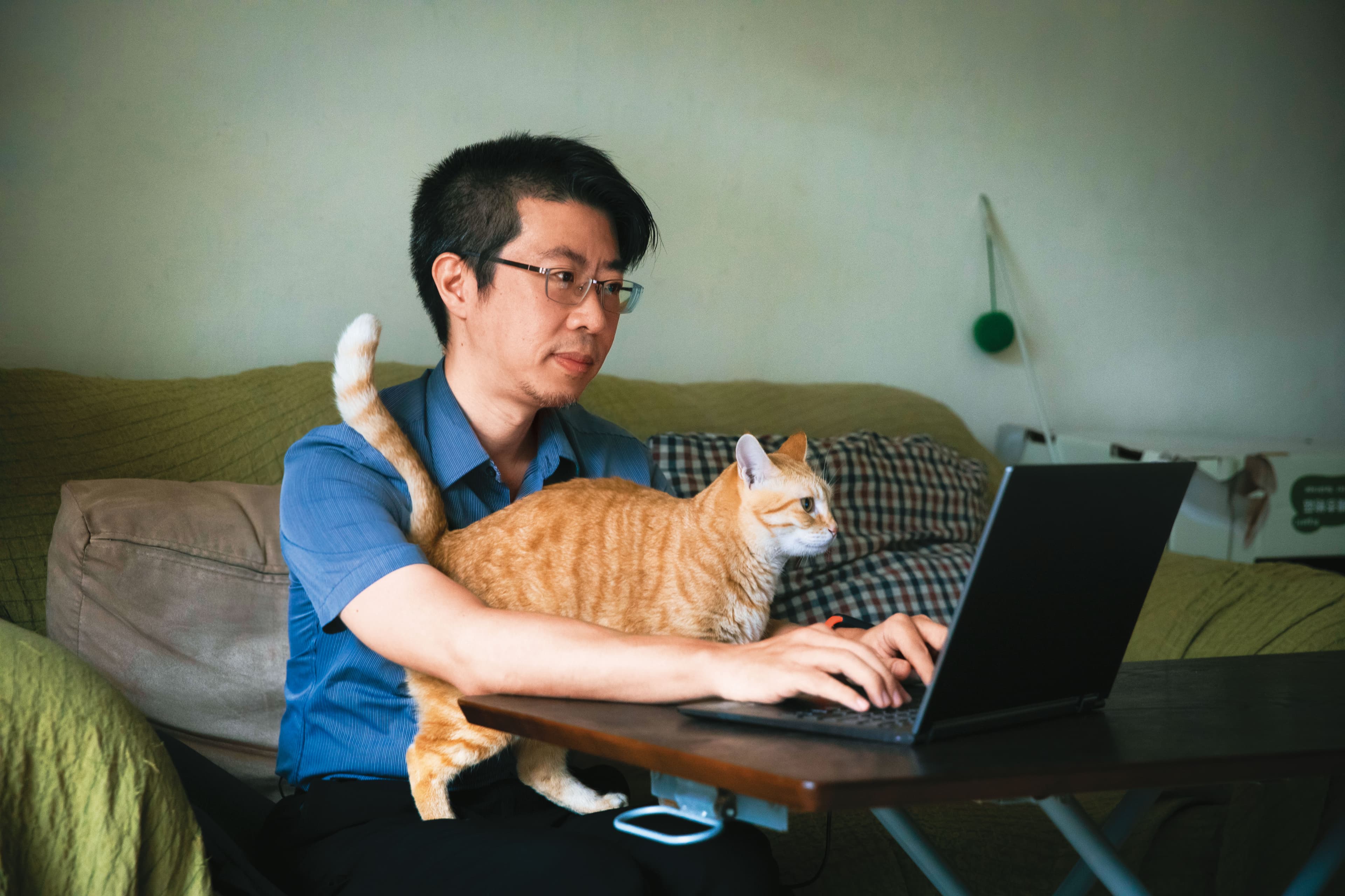 吳正華2年前喪妻,他先加入了喪偶團體,偶爾感覺格格不入,之後又加入遺族團體。