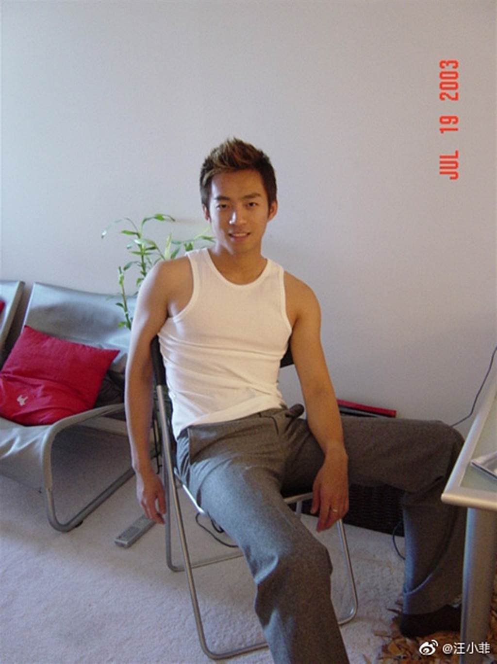 汪小菲曾痛心揭露自己在小時候,父母工作忙,沒有盡責照顧,都是自己一個人生活。(翻攝自微博)