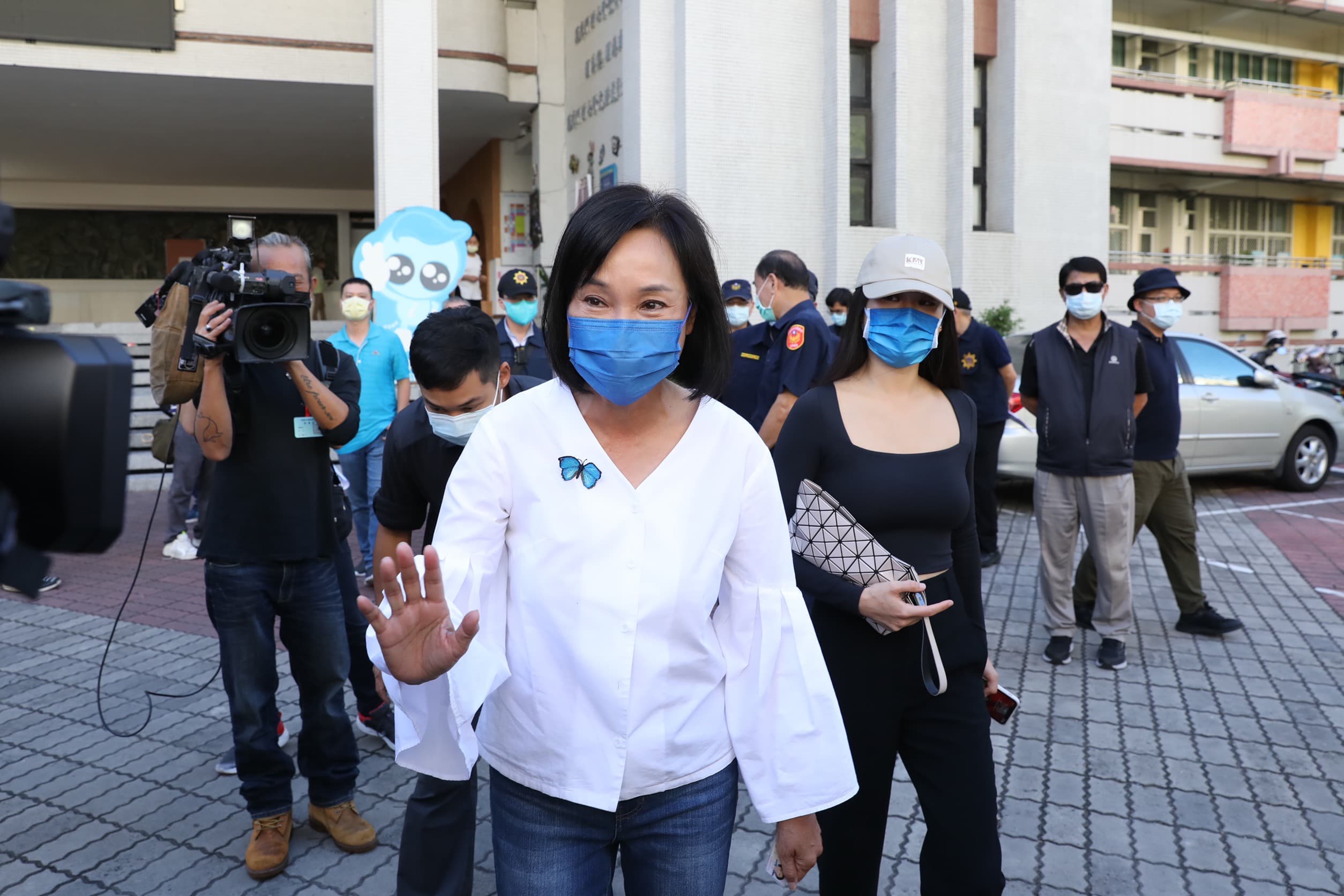 柯志恩今與女兒一同前往投開票所進行投票。
