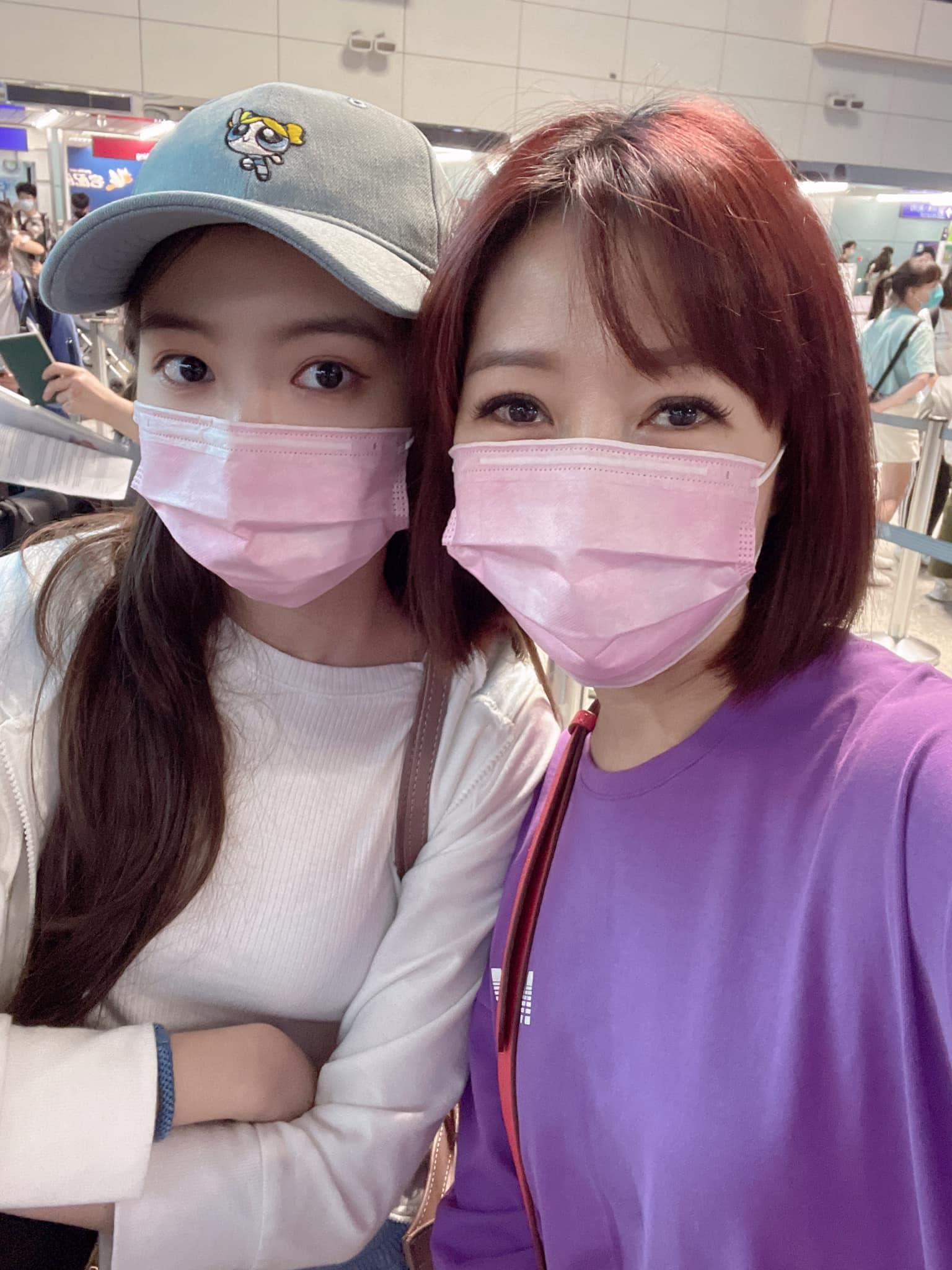 余皓然與王中平送女兒到加拿大讀大學。(翻攝余皓然臉書)