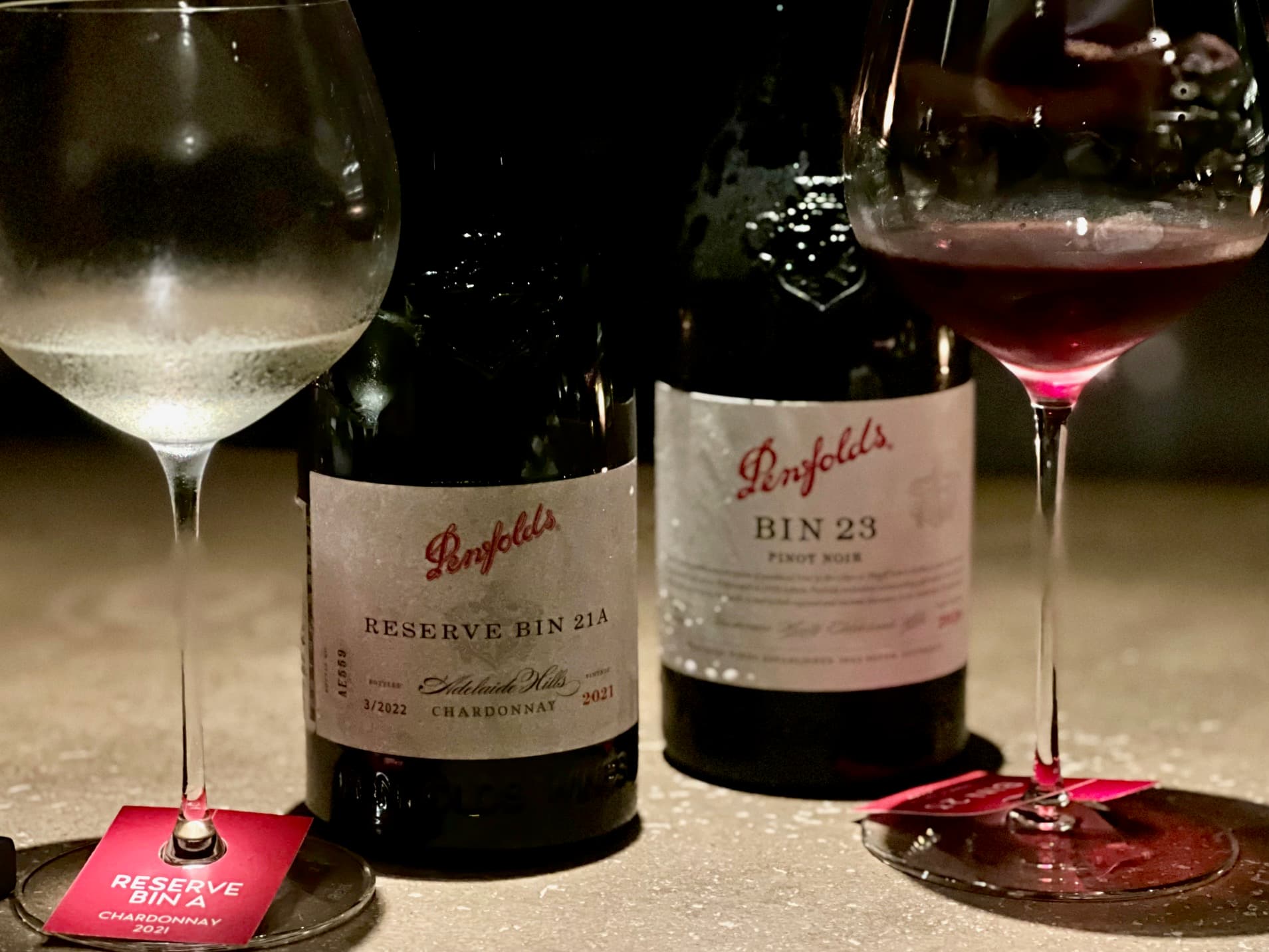 「Bin23」黑皮諾紅酒與「Reserve Bin 21A」夏多內白酒可打破紅、白肉搭餐的界線。