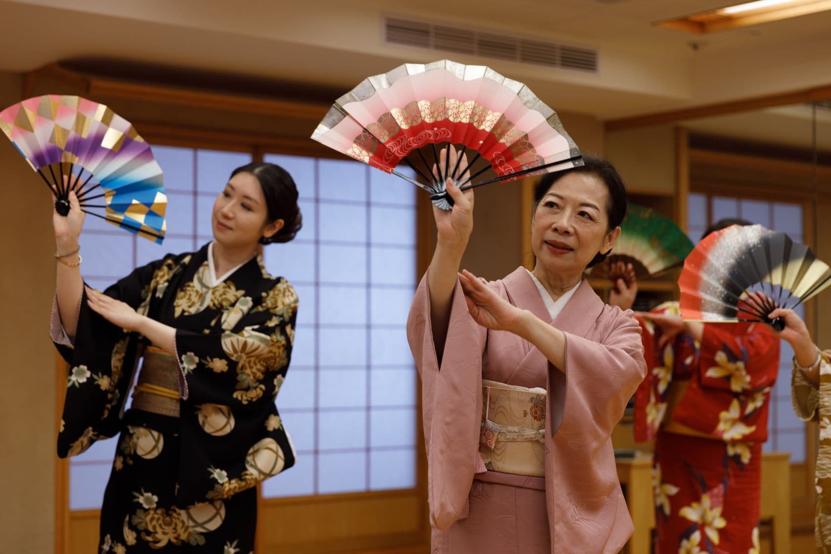 除了茶道也能學習正統的日本舞蹈,Emily老師同樣是專業且資深的日式舞蹈老師。