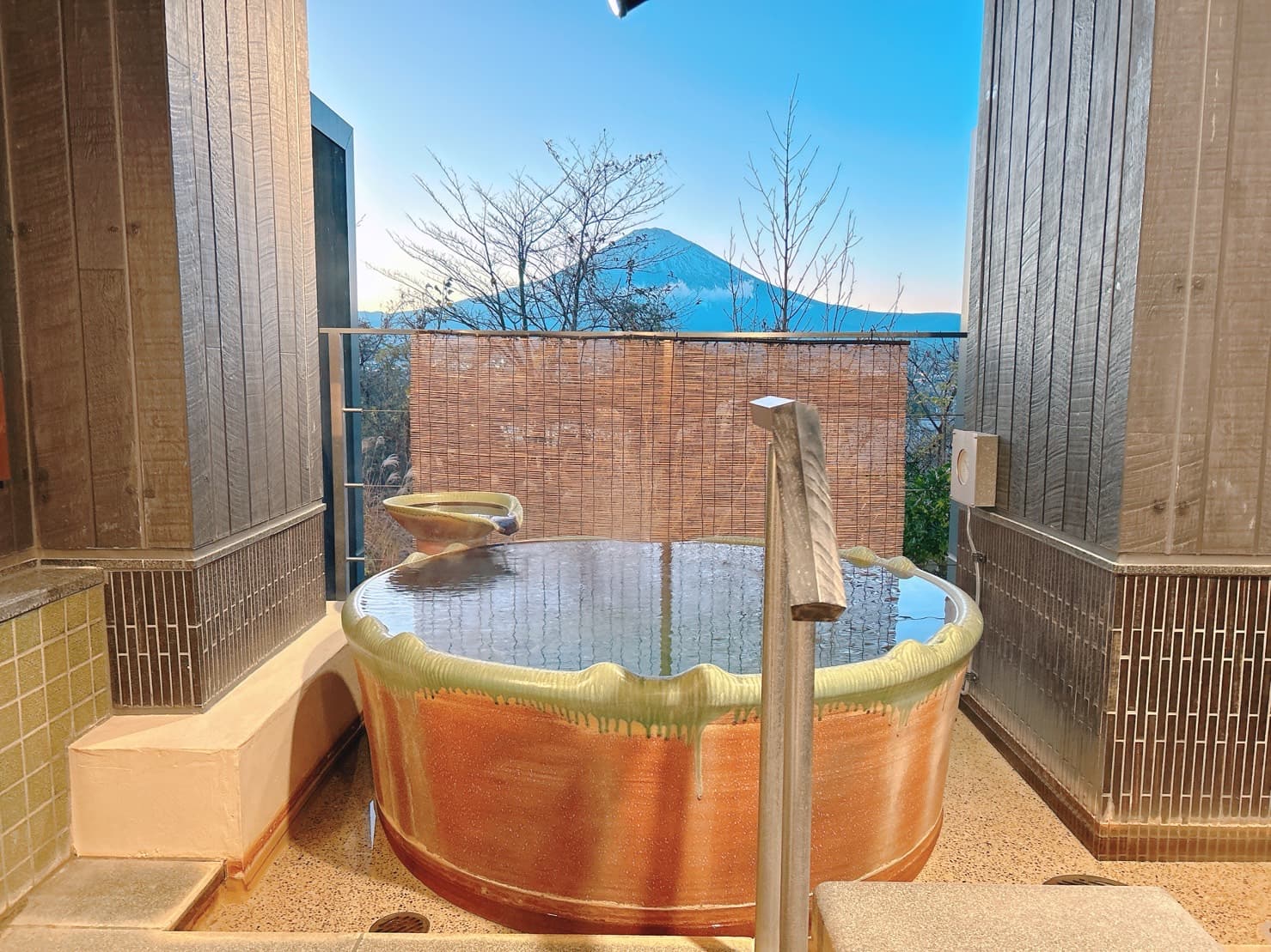 「木の花の湯」提供個人露天風呂,圖為位於1樓的「壺(陶瓷)風呂」。