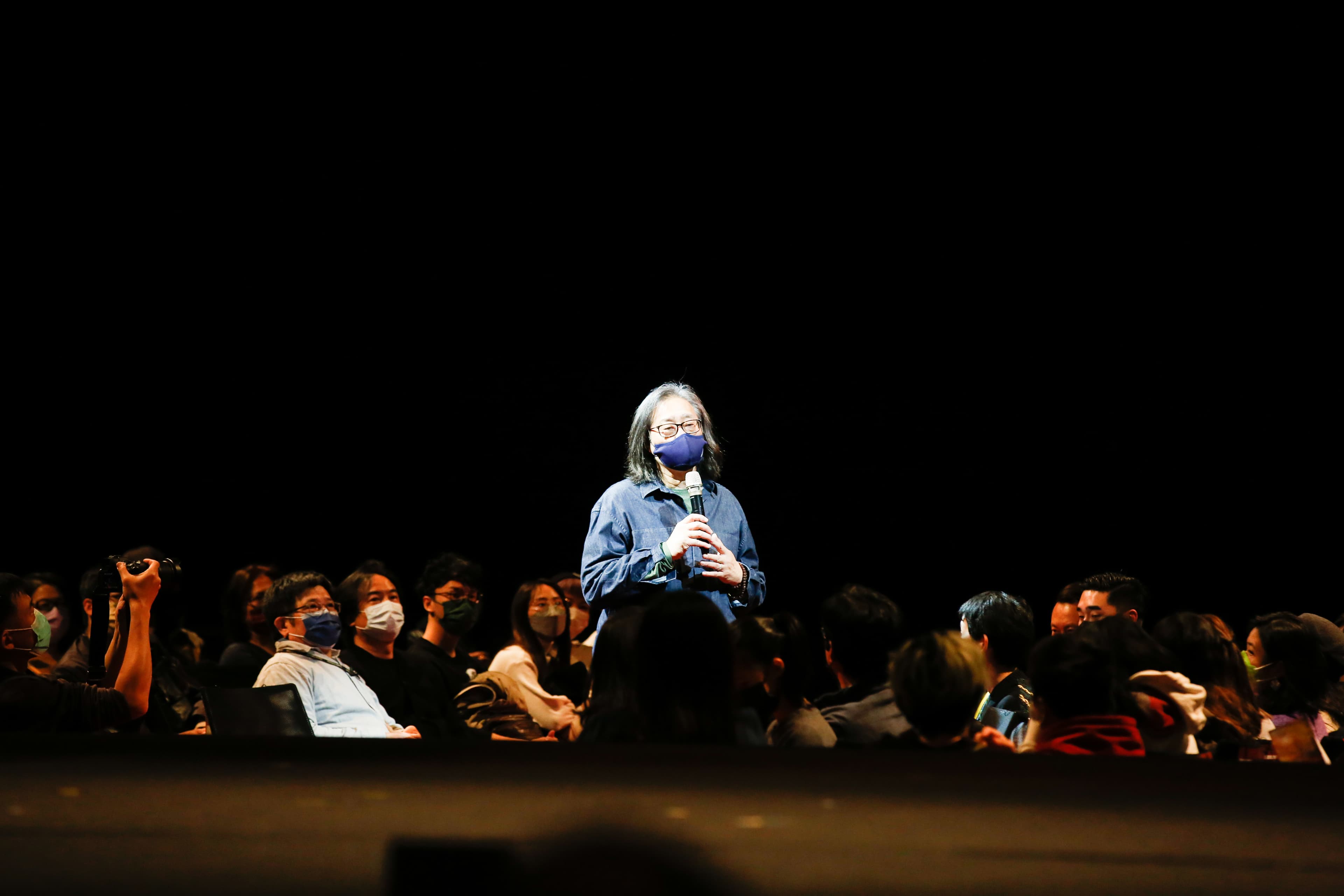 賴聲川(中)時隔17年再在台灣推出《如夢之夢》,並採用全台灣演員演出。
