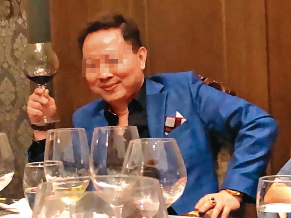 蘇姓負責人聲稱,他參加酒宴時需要有人幫忙擋酒,所以要求測試祕書酒量。(翻攝臉書)