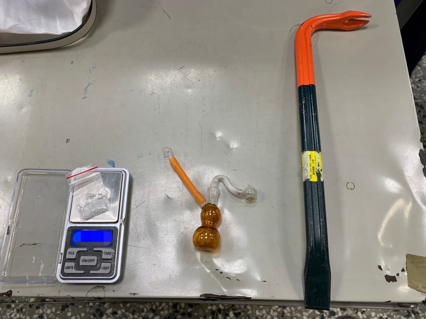 警方扣得犯案工具一批。(警方提供)