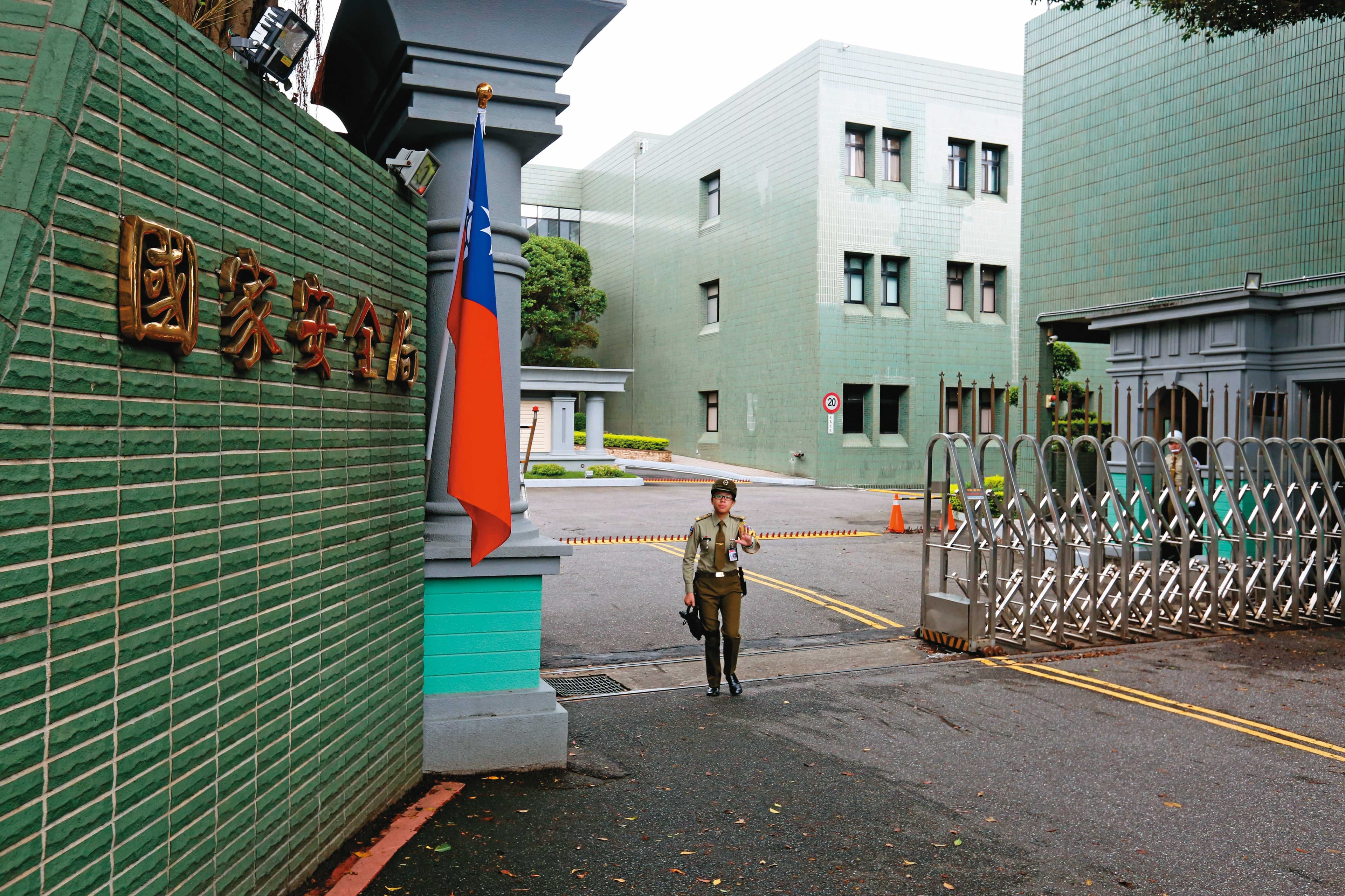 國安局等11情治系統人員的健保個資,全被洩至中國。