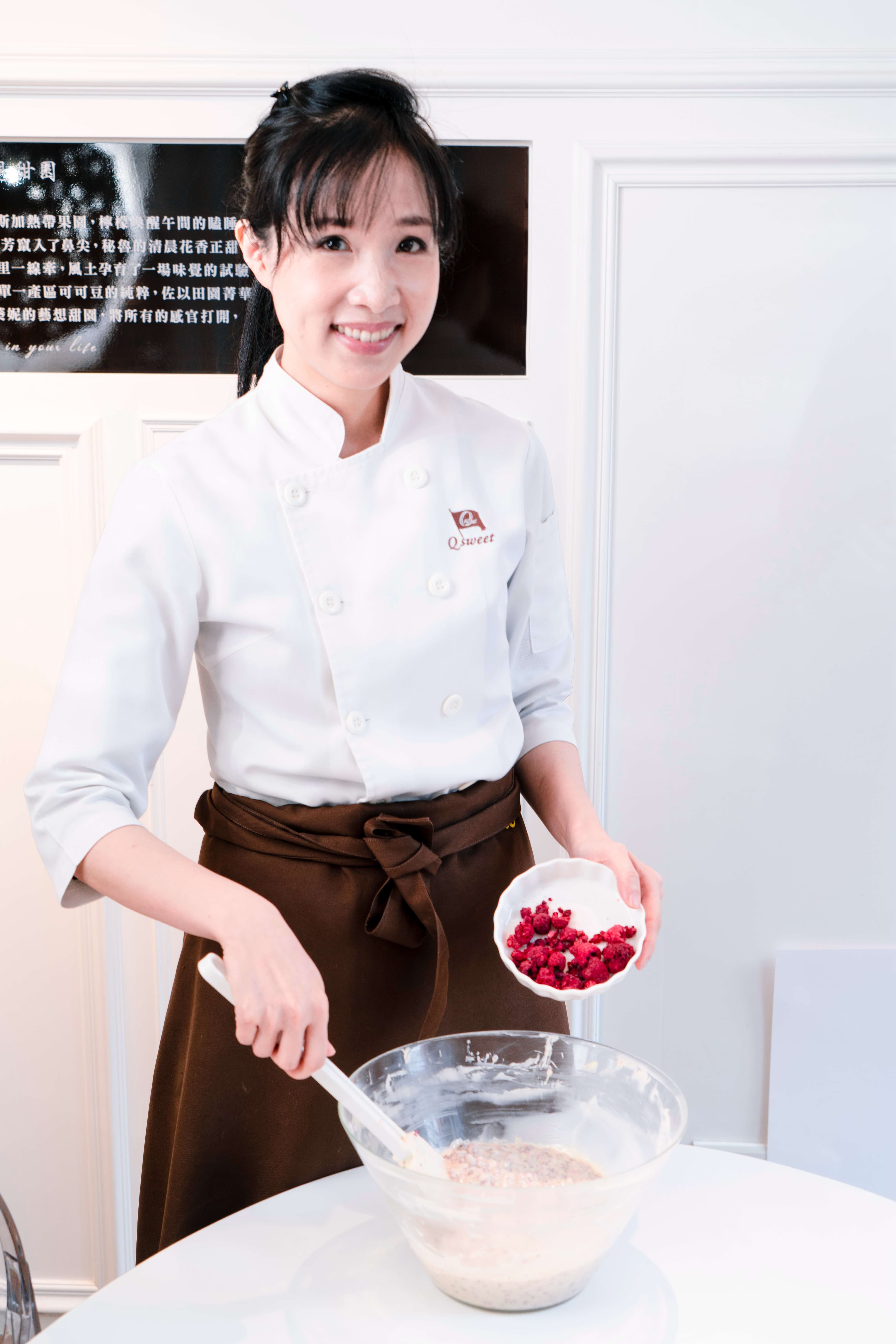 「Q sweet巧克力菁點」創辦人吳葵妮對巧克力無比著迷,也不畏艱難持續精進技藝,在去年「世界巧克力大賽」總決賽狂奪11個獎項。(Q sweet提供)
