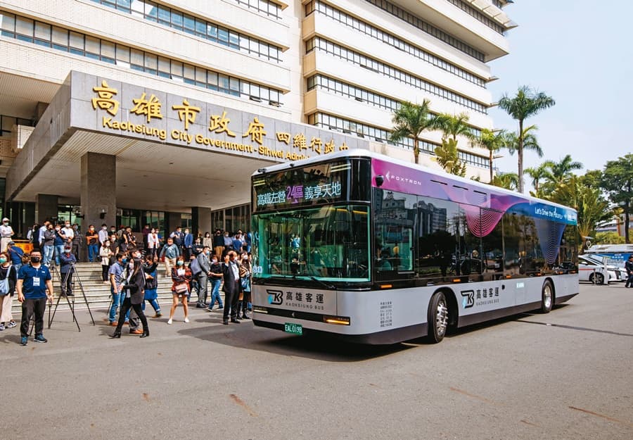 鴻海電動巴士MODEL T已正式上路,揚言未來要拿下國內50%以上市占率。