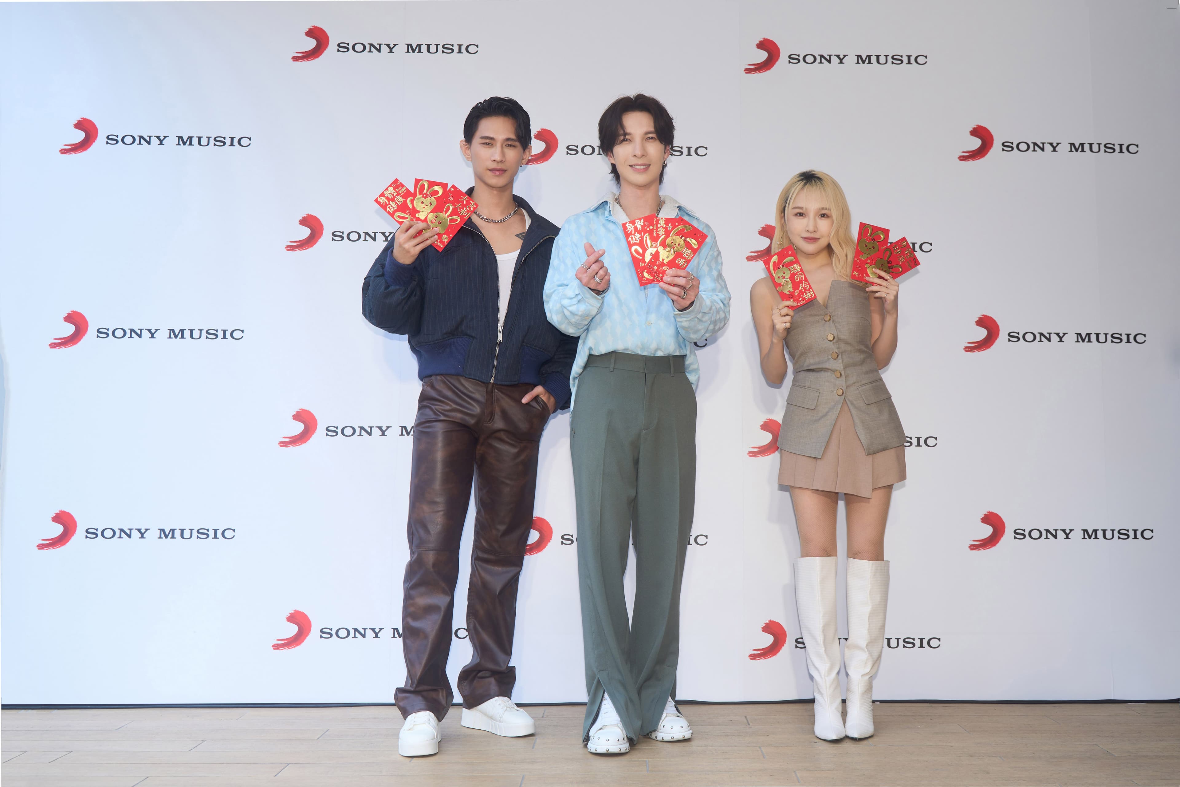 柏霖(左起)、陳勢安、張若凡過年前陸續推出音樂作品都有亮眼表現,唱片公司為此舉辦慶功活動。 (索尼音樂)