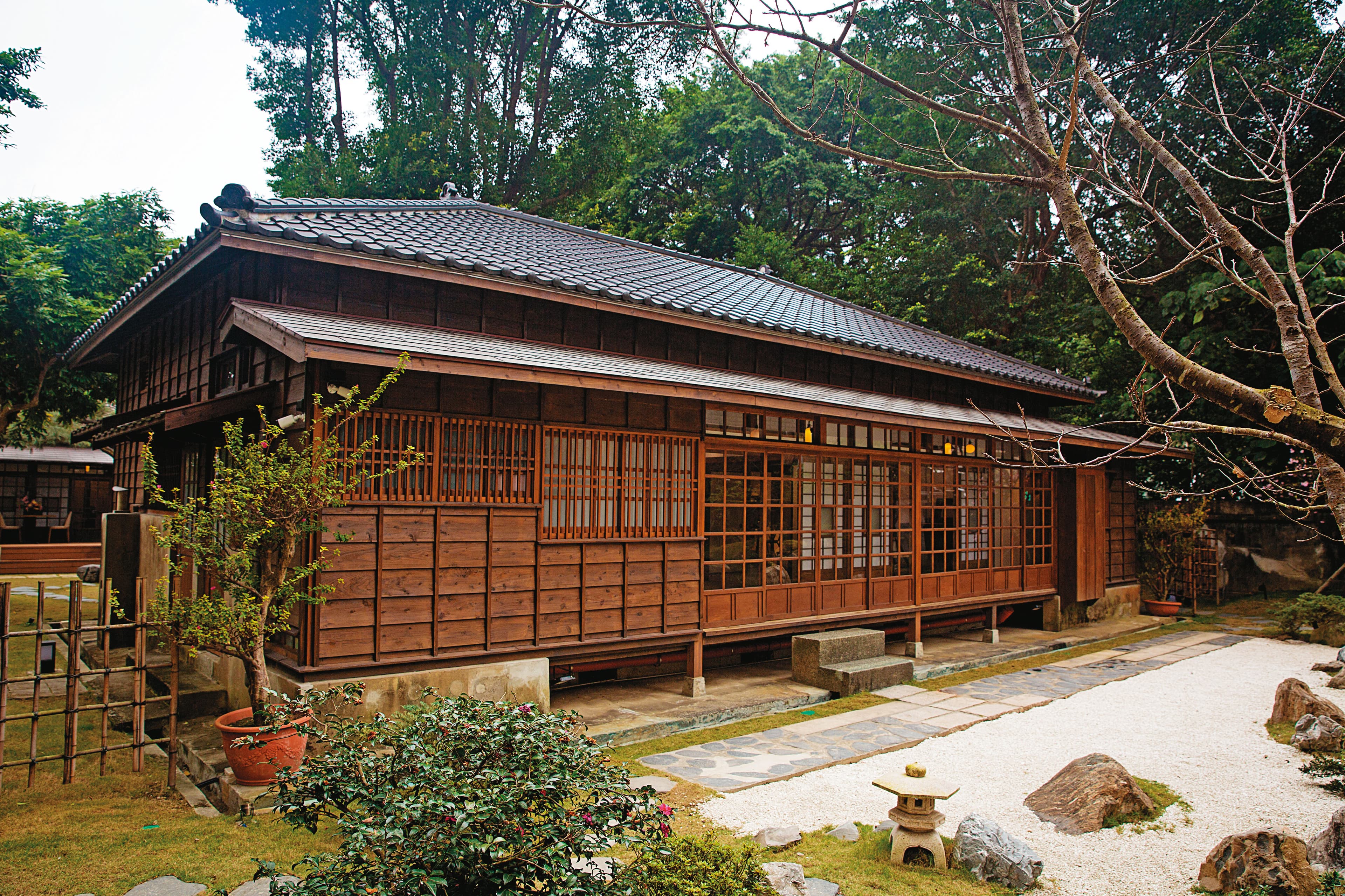 位於牯嶺街的東美院歷經修復,於去年11月開幕,已成北市熱門新藝文聚落。