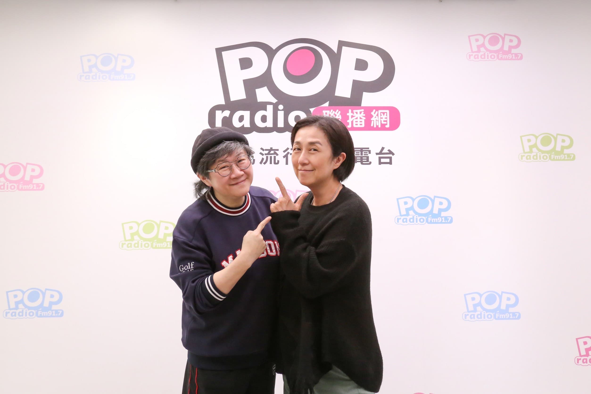 黃韻玲與《幕前幕後偷偷看》主持人toto暢聊歌壇內幕。(POP Radio)
