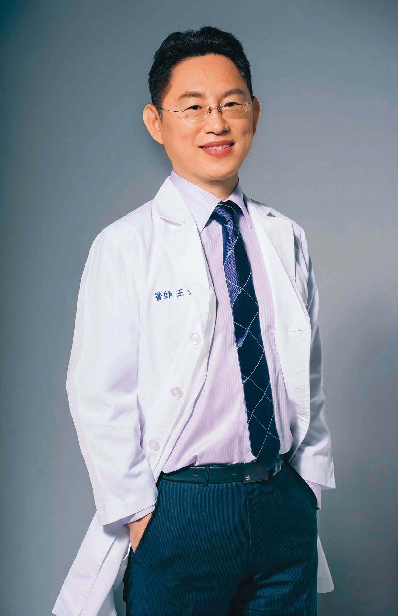 台南名醫王文哲(圖)外遇遭妻蕭嘉蓉提告後,反控妻與王建民外遇。(翻攝新笙聯合診所網站)