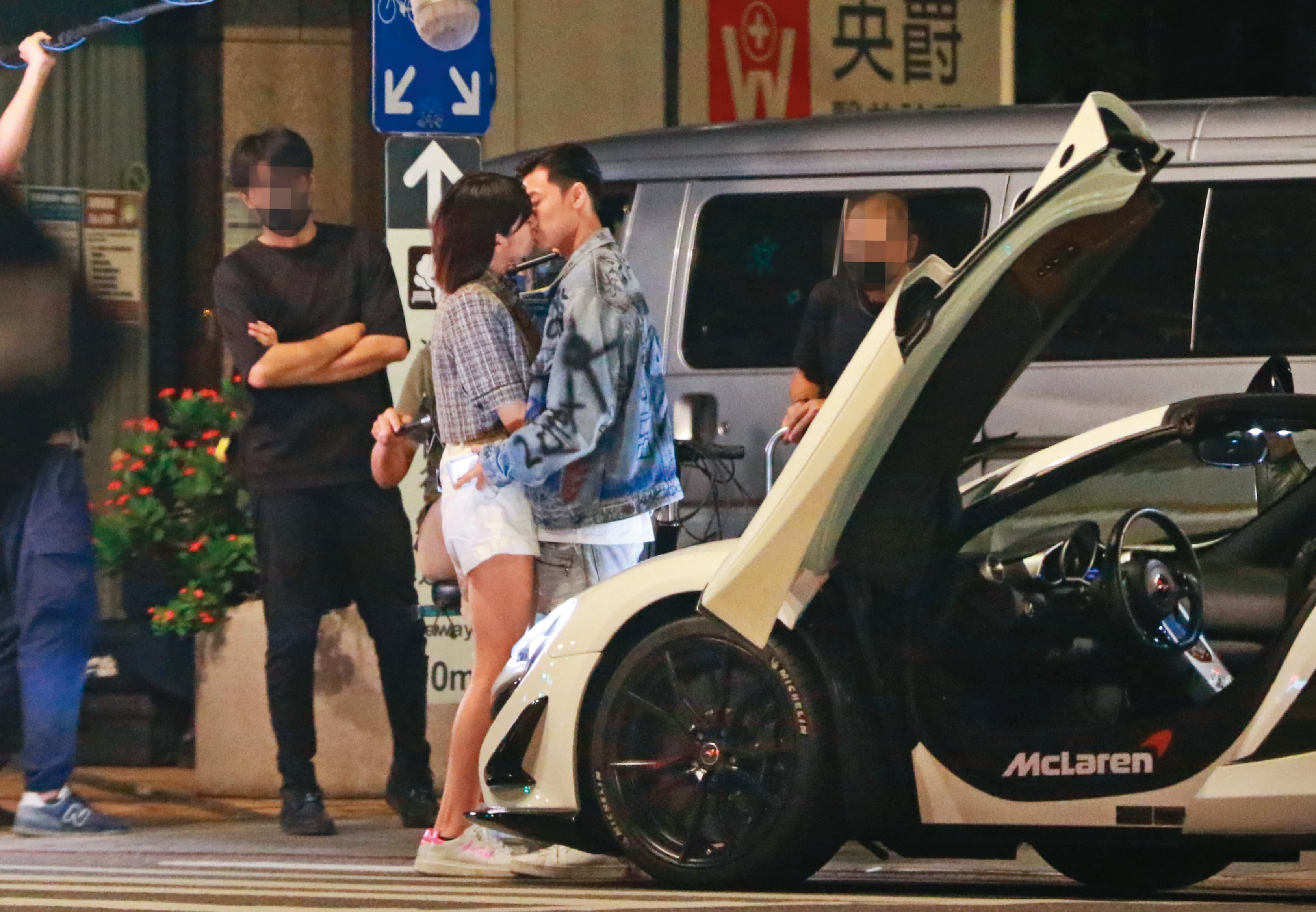王子曾被本刊直擊跟郭雪芙在街頭拍攝親吻戲碼,拍吻戲吻出感覺。
