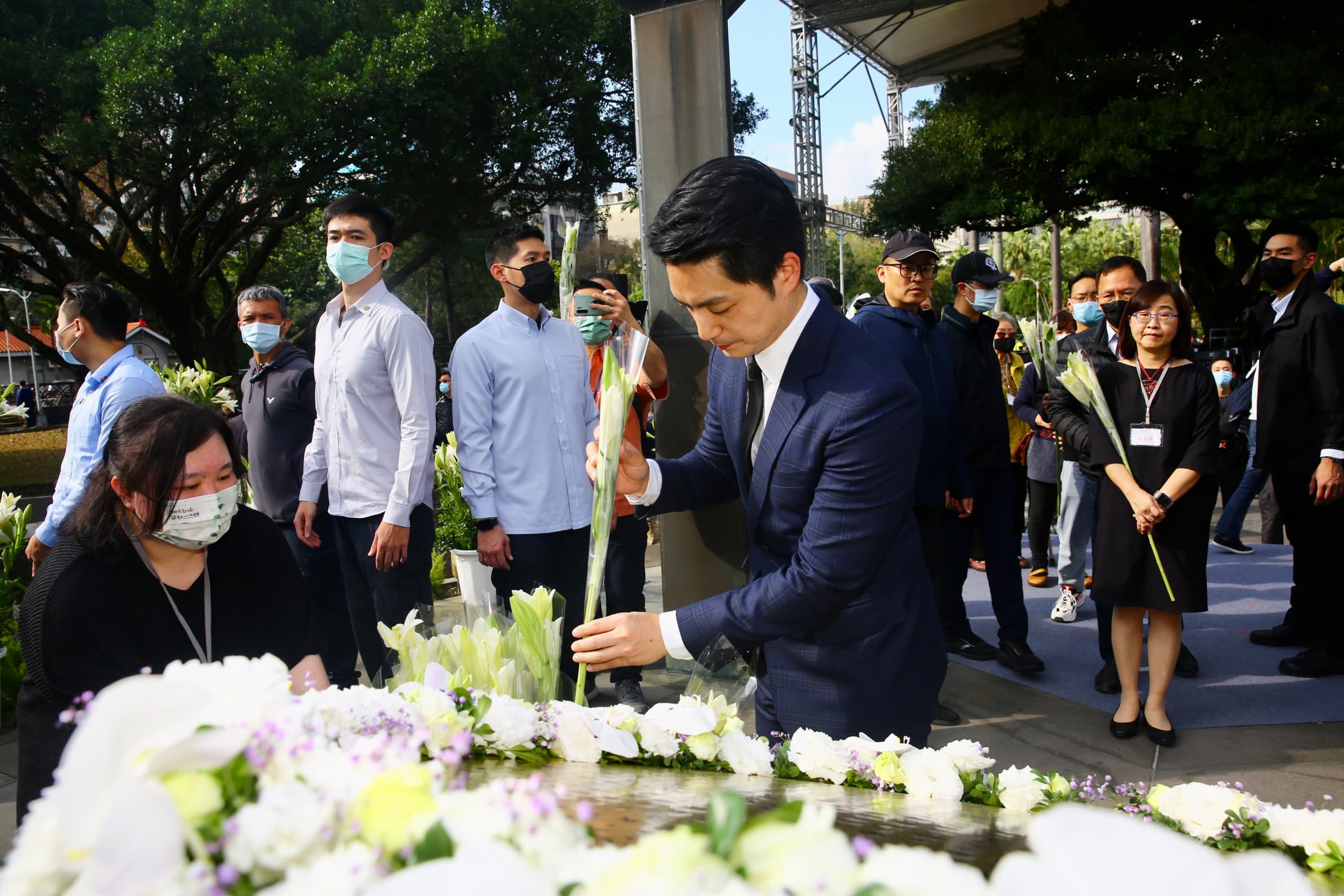 蔣萬安表示,「身為台北市長,我深深為76年前發生在台北市大稻埕天馬茶房附近的緝菸事件,進而導致全台二二八事件的歷史傷痛,致上誠摯的歉意」。