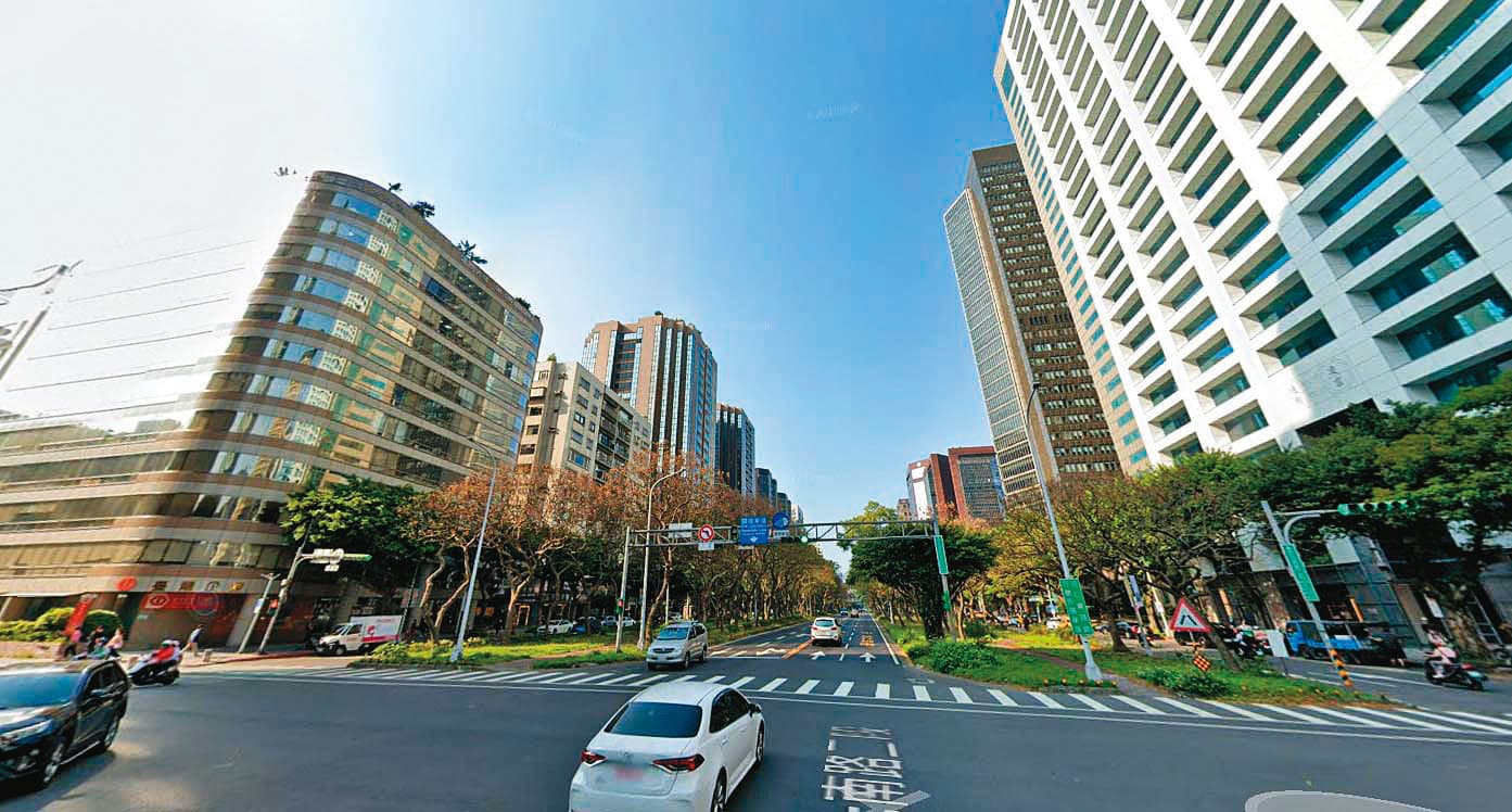 謝志樂2年前祕密來台,因疫情嚴峻導致全球班機取消而受困台灣長達1年,當時他租屋在敦化南路的一棟大樓。(翻攝Google Maps)