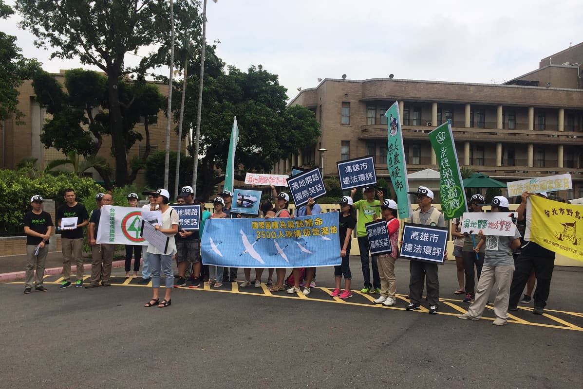 保育團體為黑面琵鷺請命,盼有關單位暫停或縮小溼地開發區域。 (采昌國際多媒體提供)
