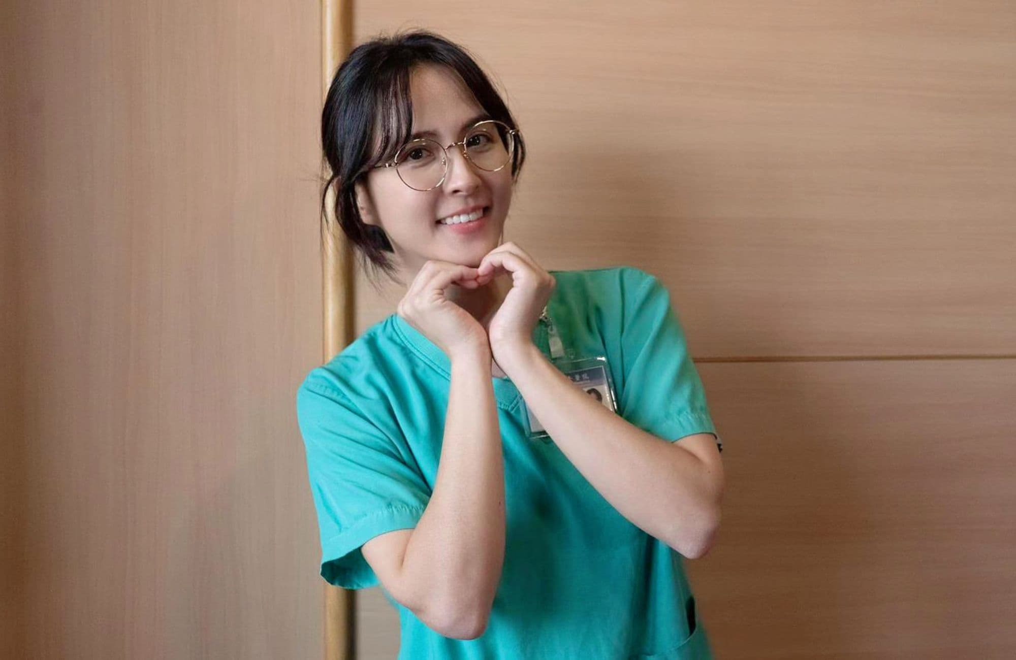 魏蔓在戲裡是兩個小孩的媽咪。