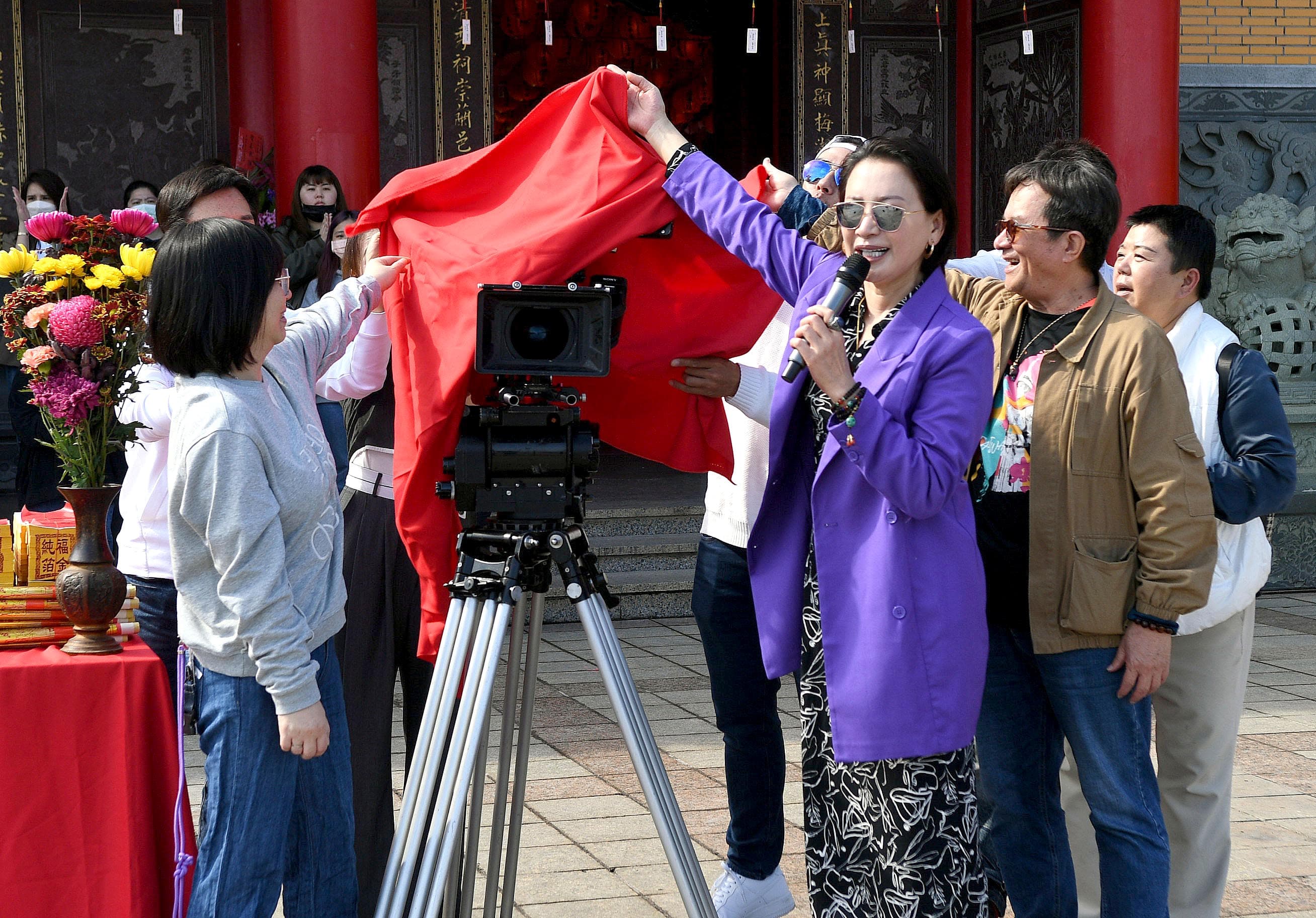 陳亞蘭希望透過這部戲,能重現歌仔戲在外台戲的辛酸甘苦。(華視提供)