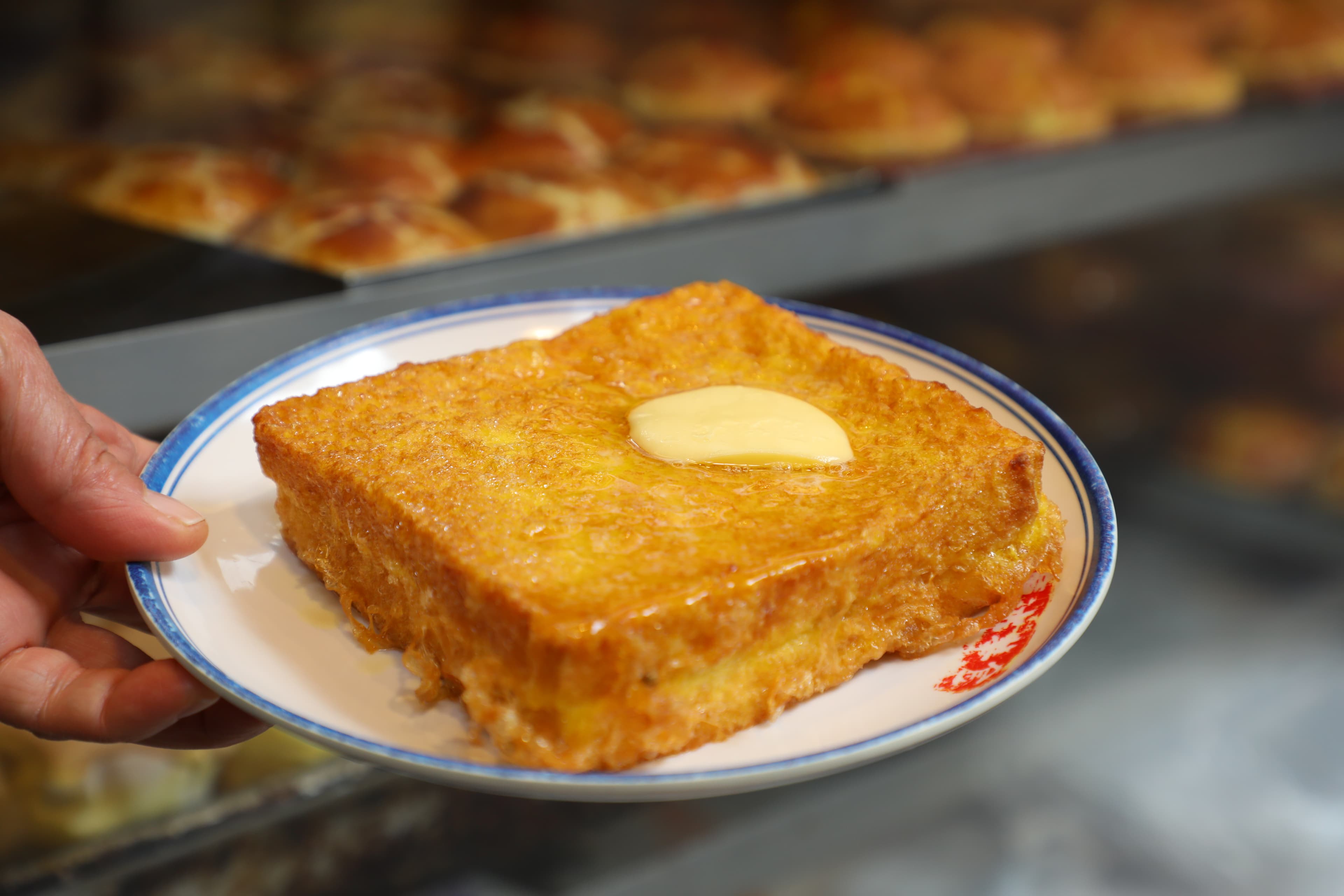 金華的「鮮油西多士」,油滋滋的,香氣好逼人。(港幣22元/份)