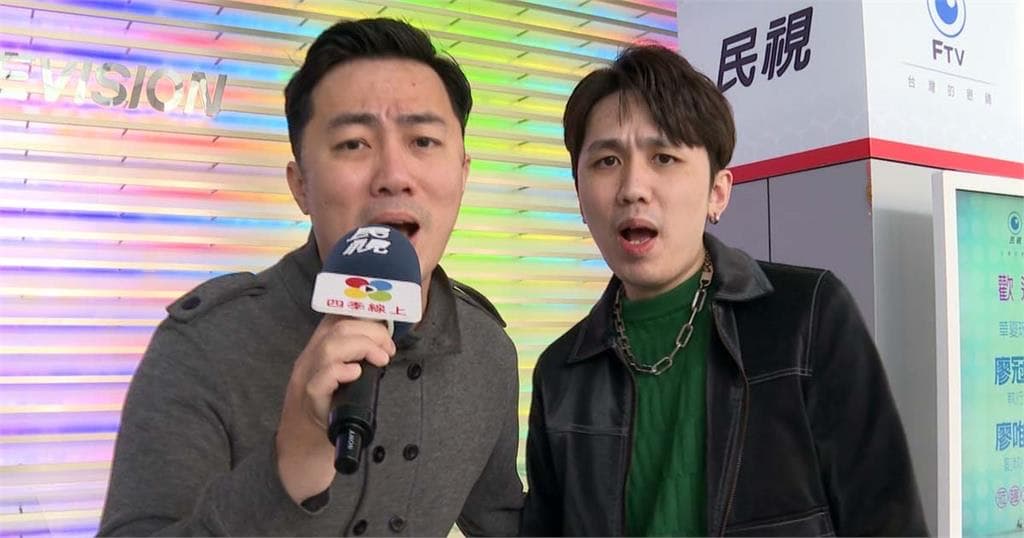 艾翔(右)日前來台到民視拜訪艾成(左)意外上節目。(翻攝臉書)