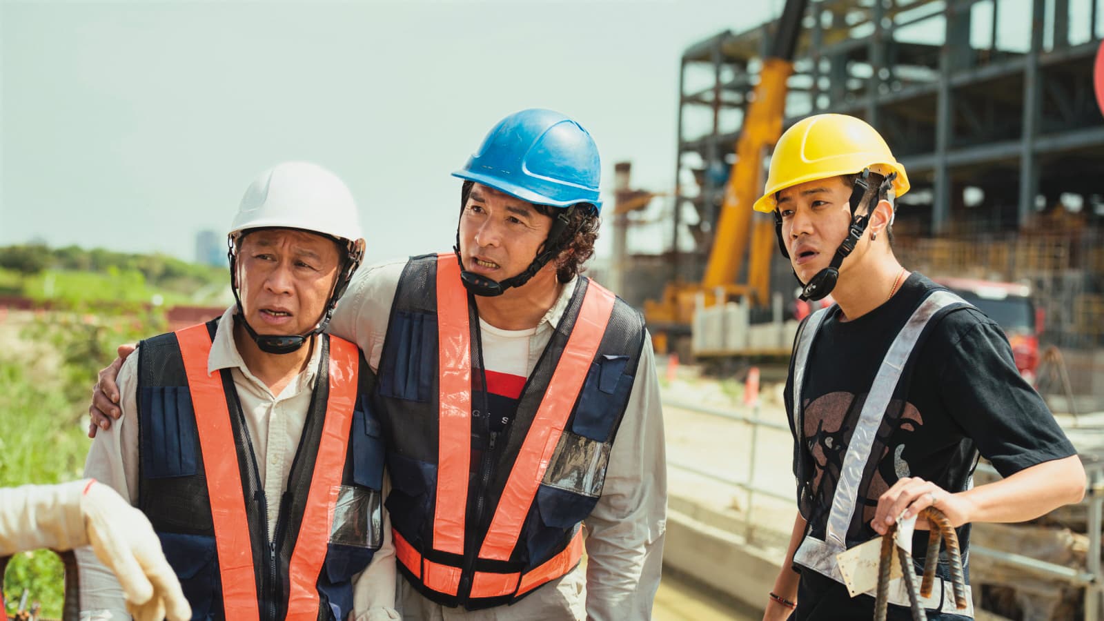 游安順(左起)、李銘順、薛仕凌合作《做工的人 電影版》,演出11年前的同樣角色。(大慕影藝、華映娛樂提供)
