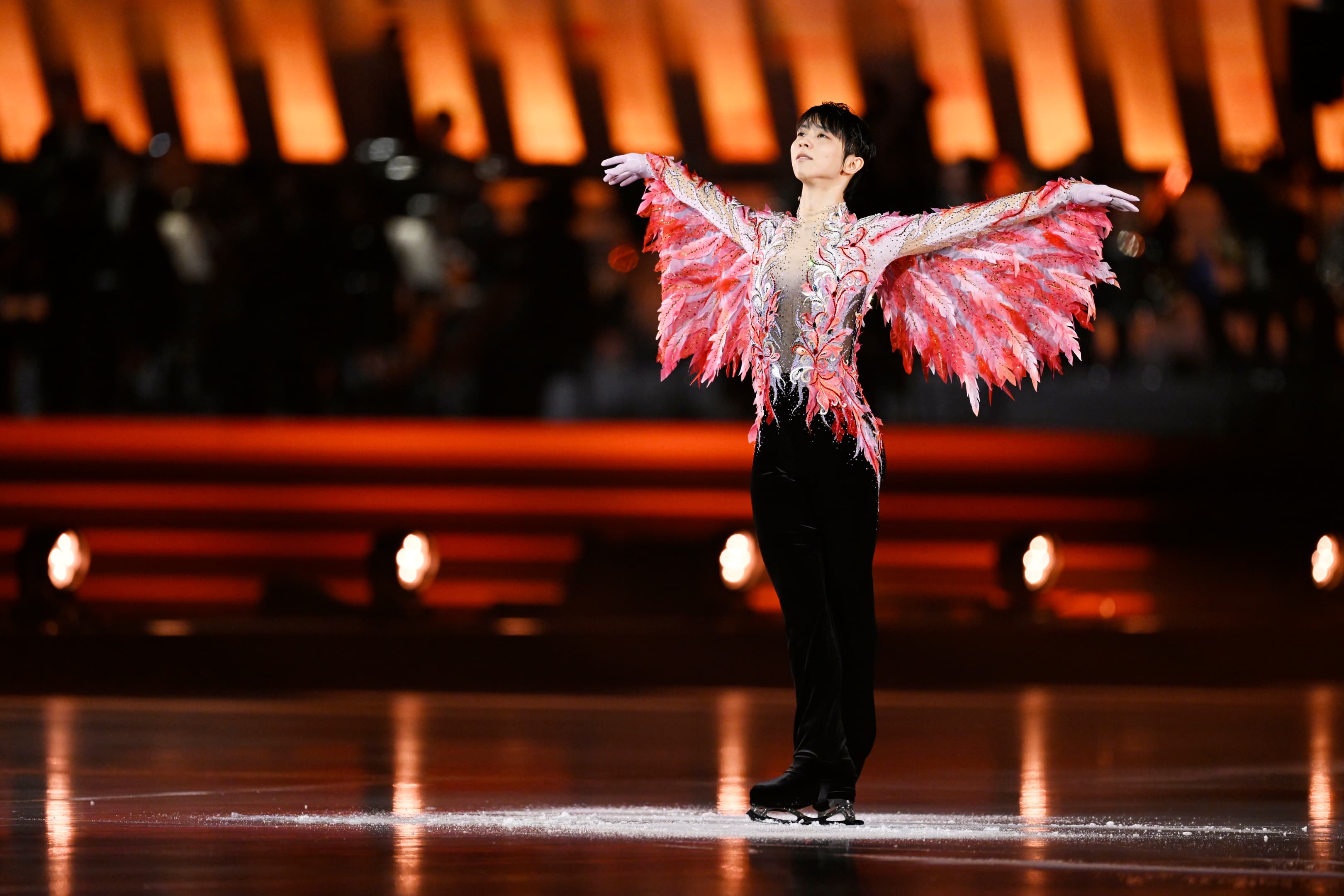 日本傳奇選手「花滑王子」羽生結弦紀錄片不只收錄了兩個半小時的震撼演出,更將向全球首度公開從未示人的獨家採訪畫面。(Disney+提供)