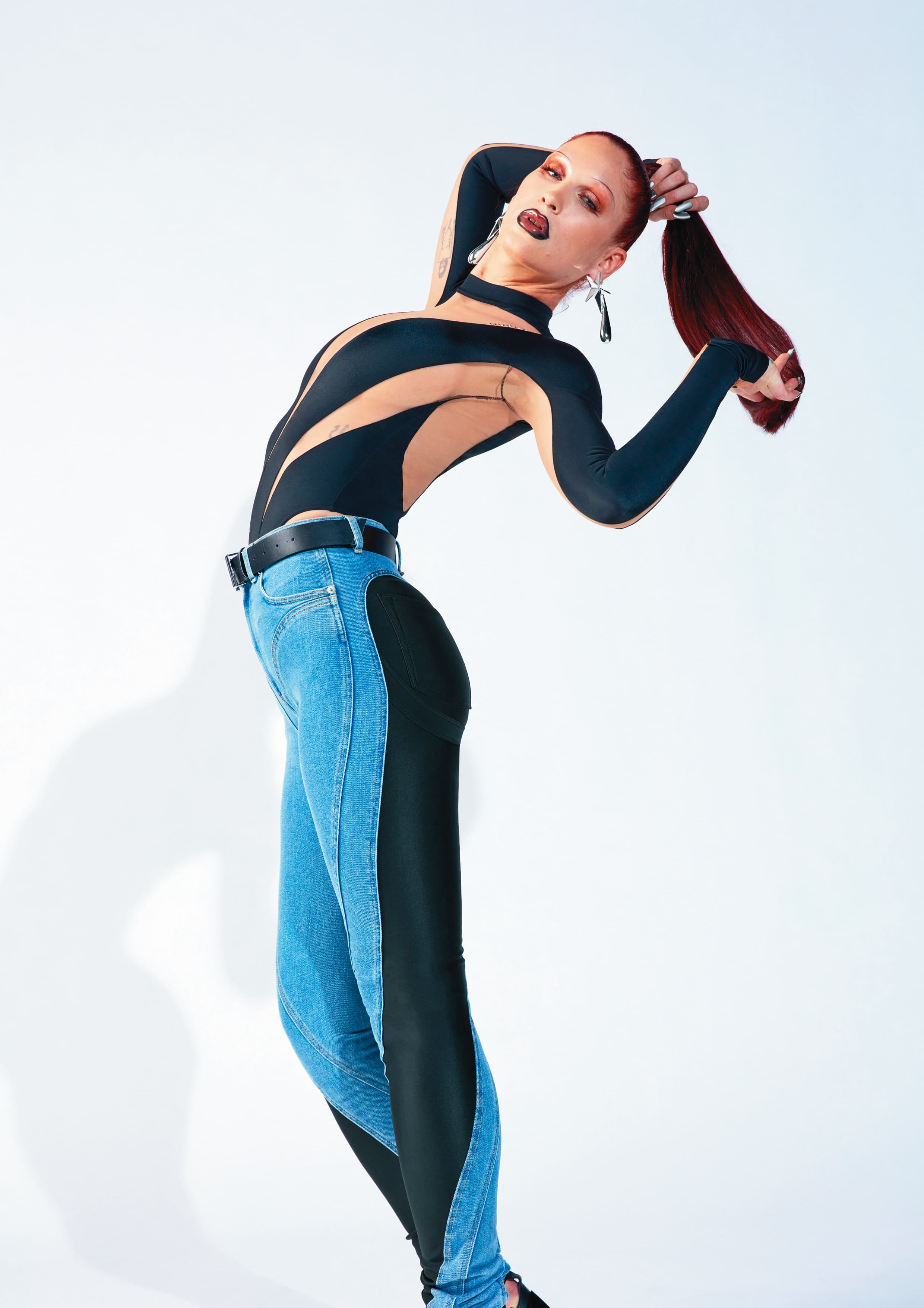 該系列部分的復古單品重製是對 Thierry Mugler 80 年代和 90 年代最偉大作品的致敬。 (H&M提供)