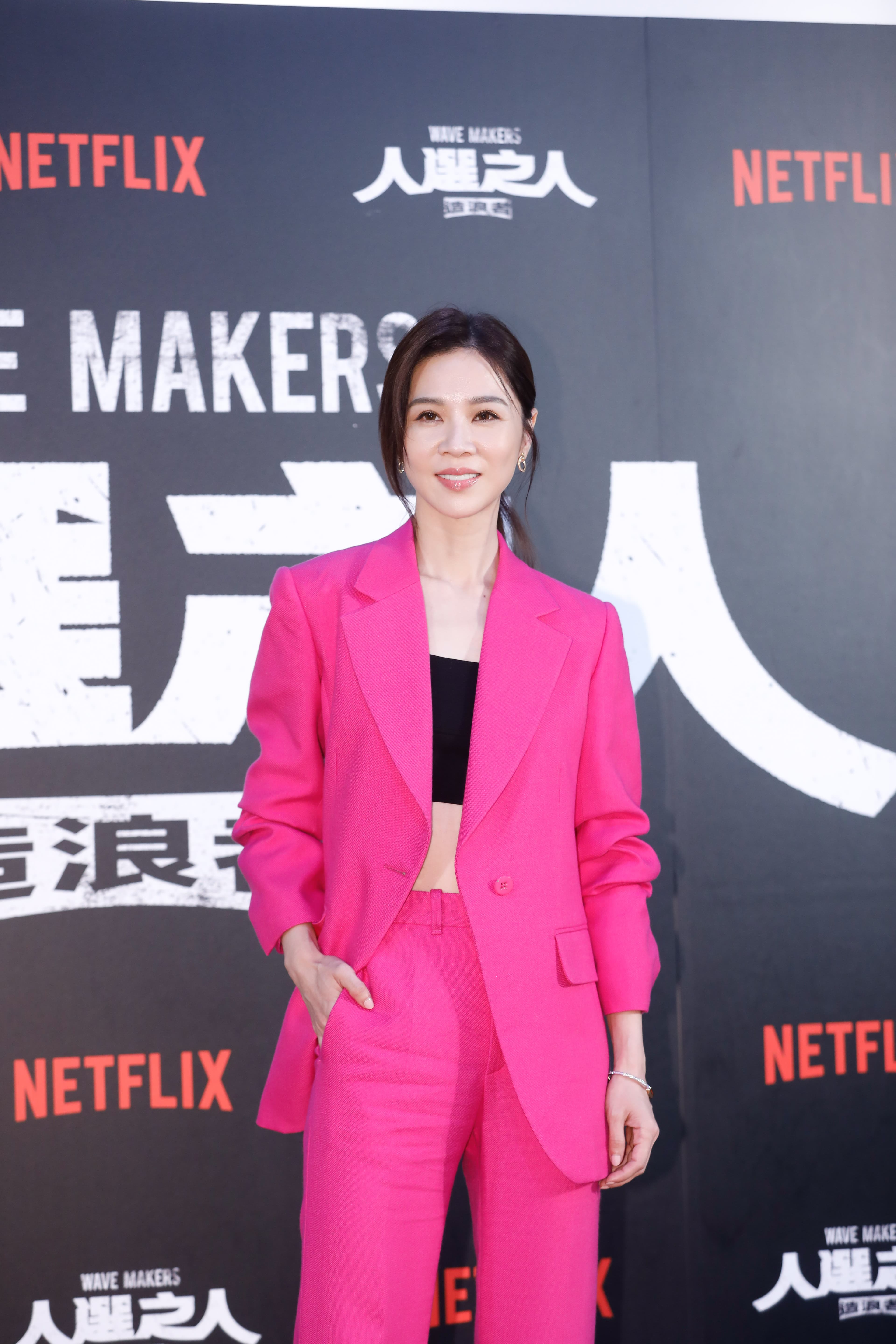 謝盈萱飾演政治幕僚,多重身分挑戰十足。